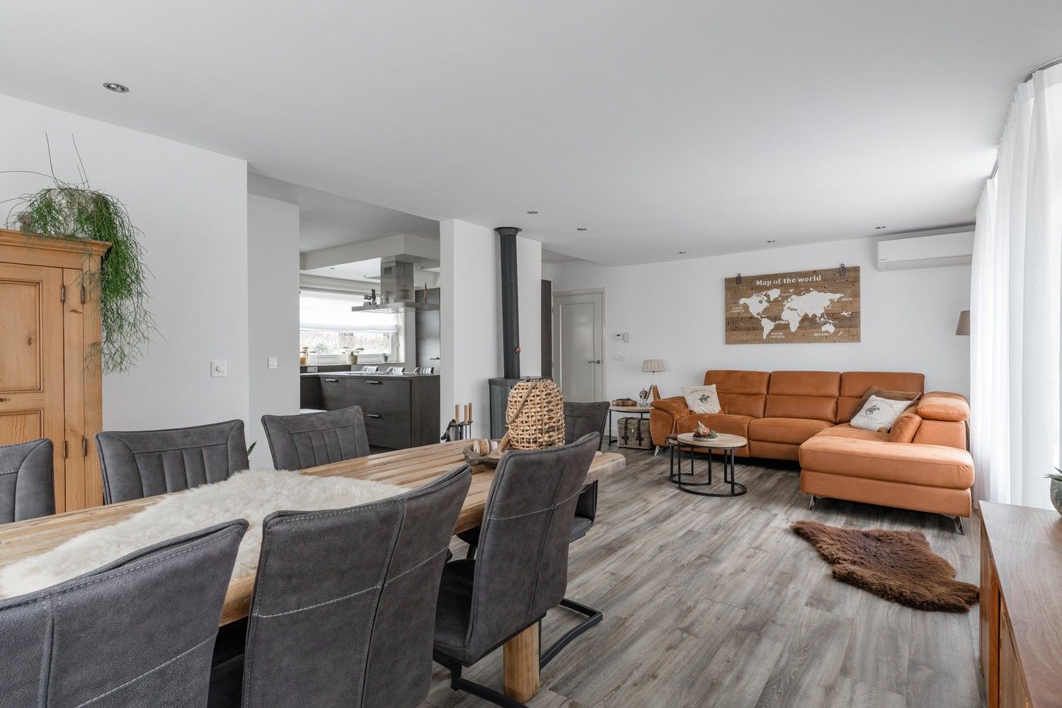 Vrijstaande woning met prachtig uitzicht op weilanden, rustige ligging nabij de Nederlandse grens! foto 9