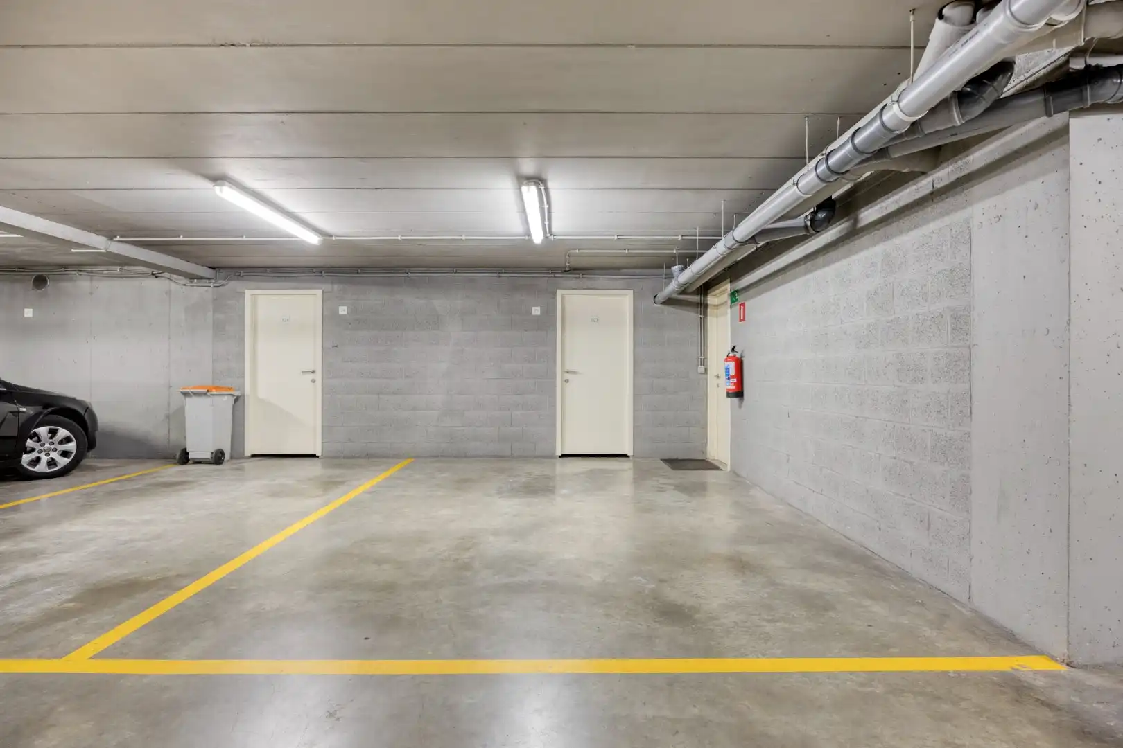Gelijkvloers appartement met 2 slpk, 2 parkings en 2 kelderbergingen. foto 30
