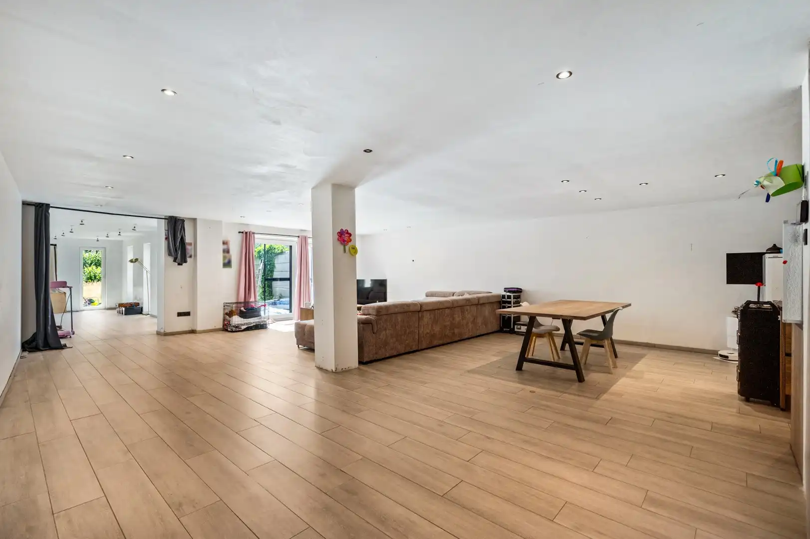 Veelzijdige eigendom met 5 slaapkamers en tal van mogelijkheden foto 2