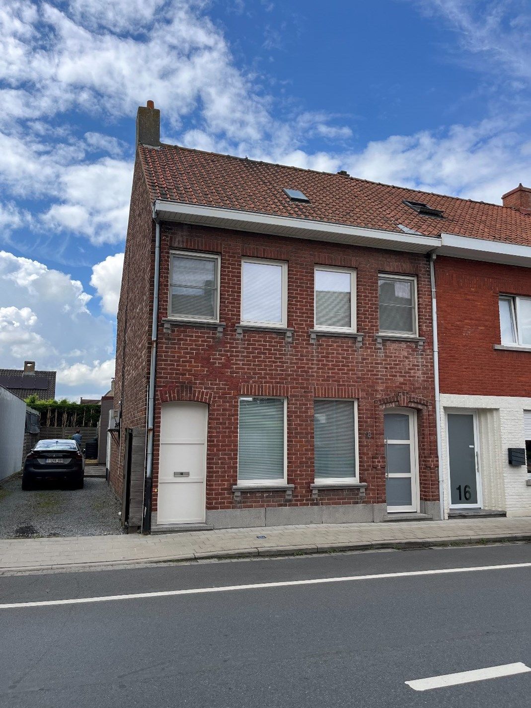 Hoofdfoto van de publicatie: Halfopen woning te koop in centrum Kuurne!