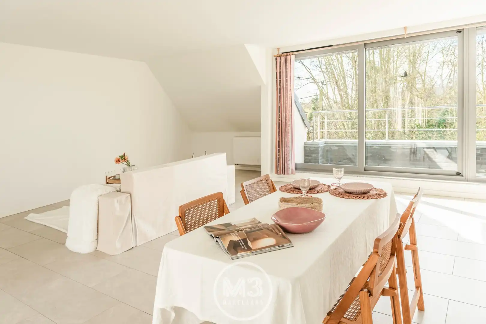 Ruim appartement met 2 slaapkamers, terrassen en garage in Blaasveld. foto 3