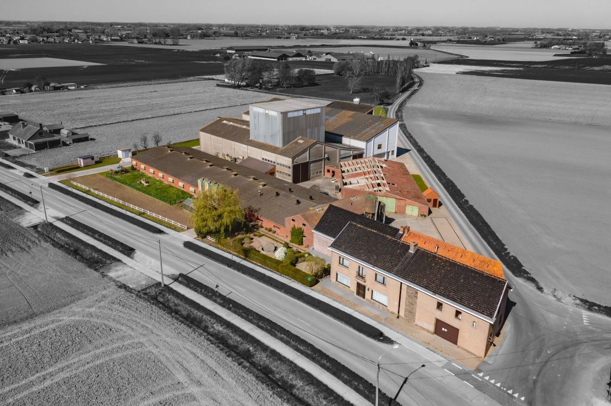Hoeve met veevoederfabriek te koop te Poperinge (Watou) foto 3