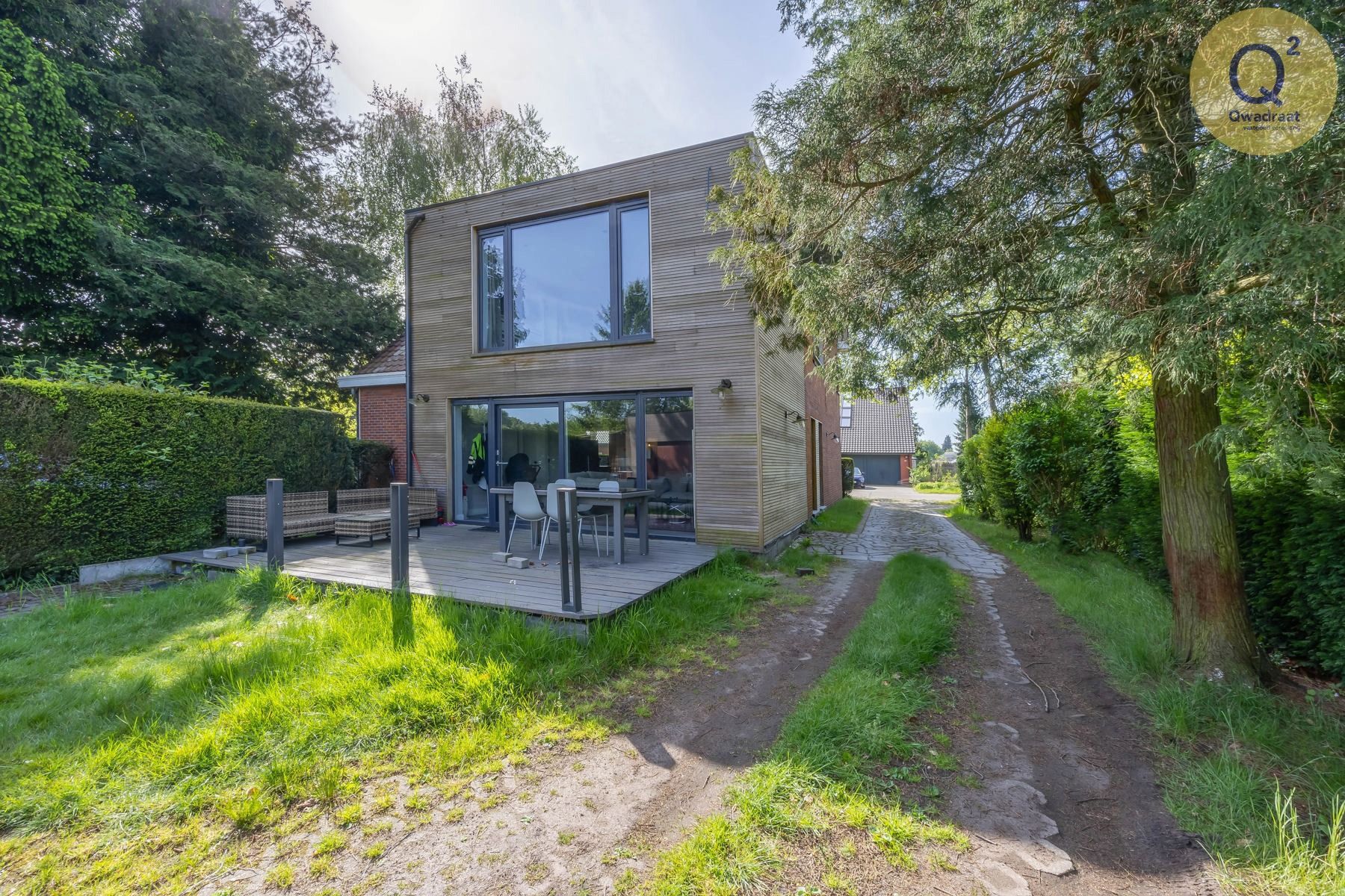 Ruime vernieuwde woning met 4 slpks en grote tuin foto 33