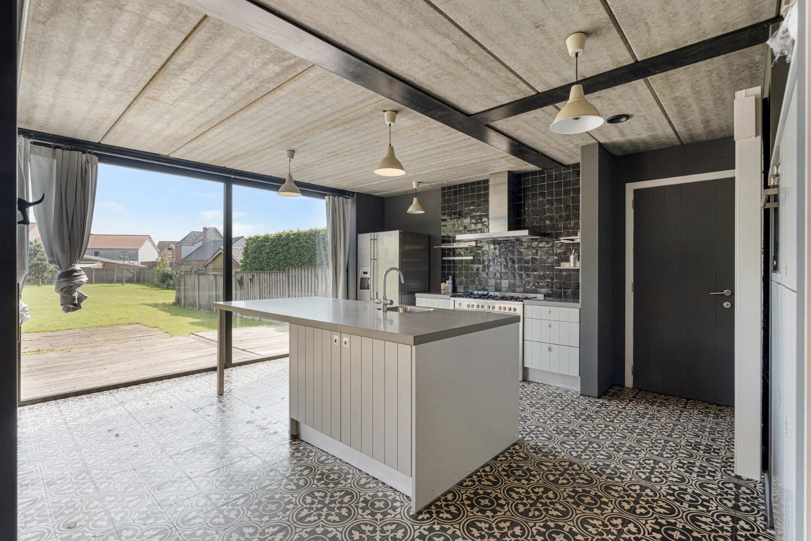 Recente, halfvrijstaande gezinswoning in een moderne bouwstijl op een perceel van 11a06ca! foto 6