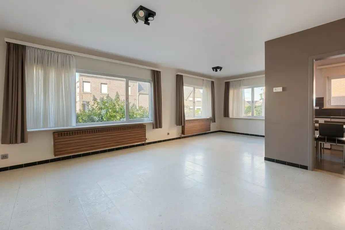 Gelijkvloers appartement met 2 slaapkamers, terras en tuin foto 7