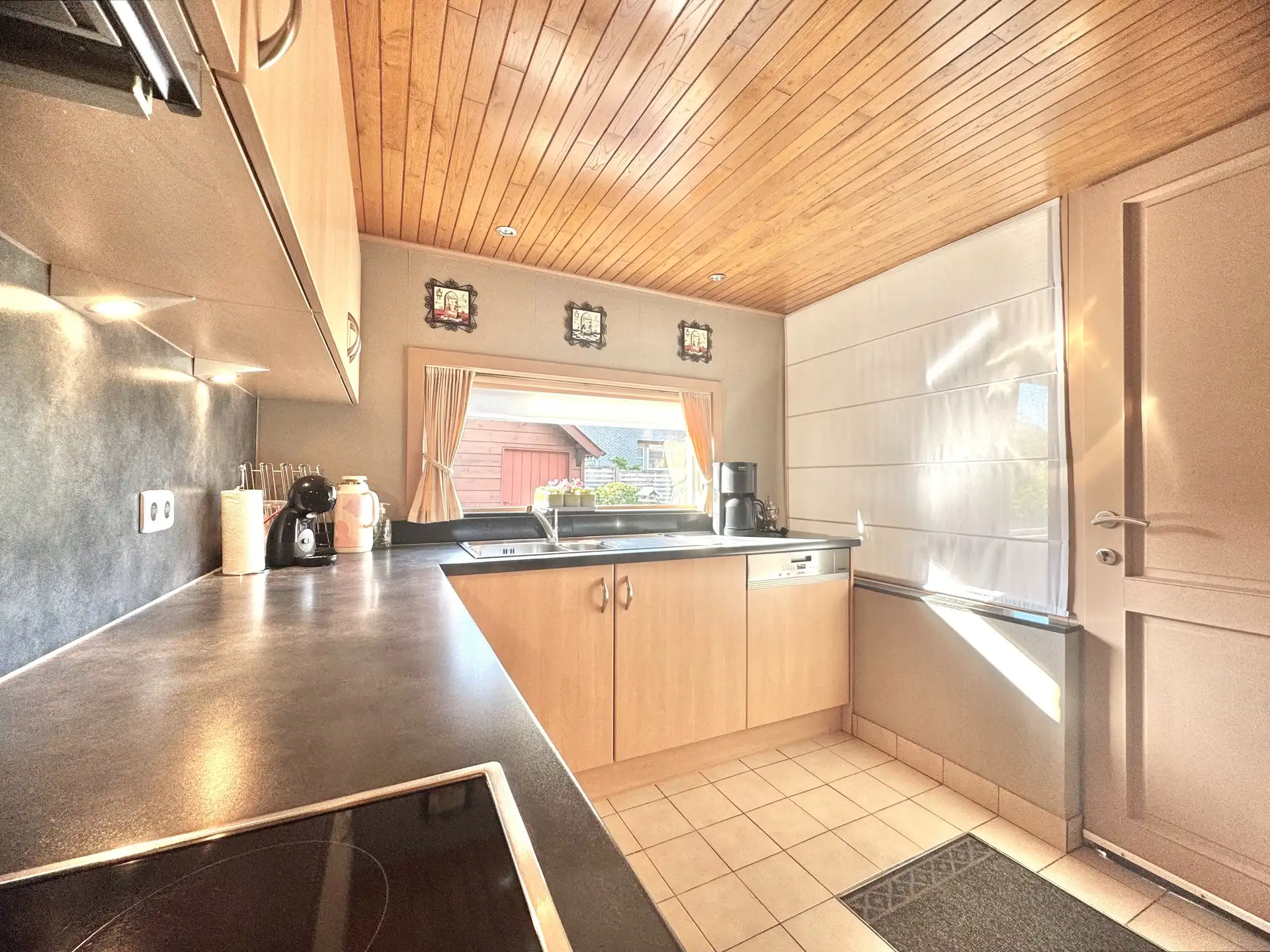 HALFOPEN WONING | 4 KAMERS | TUIN | GARAGE | 720 M² foto 16