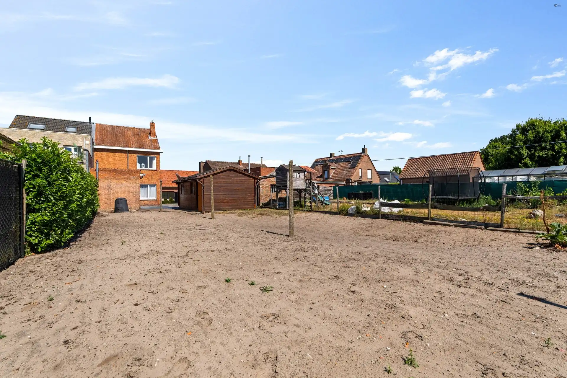 Te renoveren halfopen bebouwing in een rustige straat foto 18
