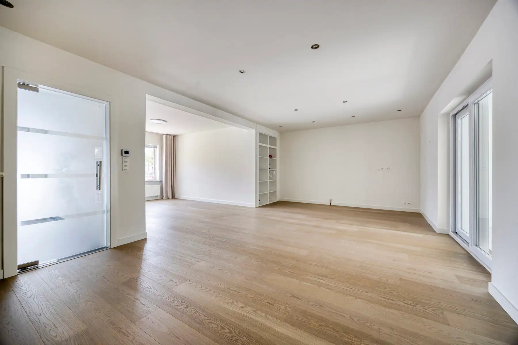 TE KOOP - instapklare woning met 3 slaapkamers en tuin foto 3