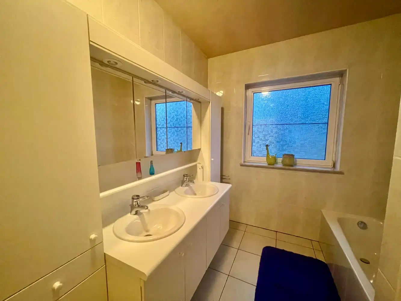 Gunstig gelegen woning met groot terras/tuin + een inpandige én een aparte garage foto 24