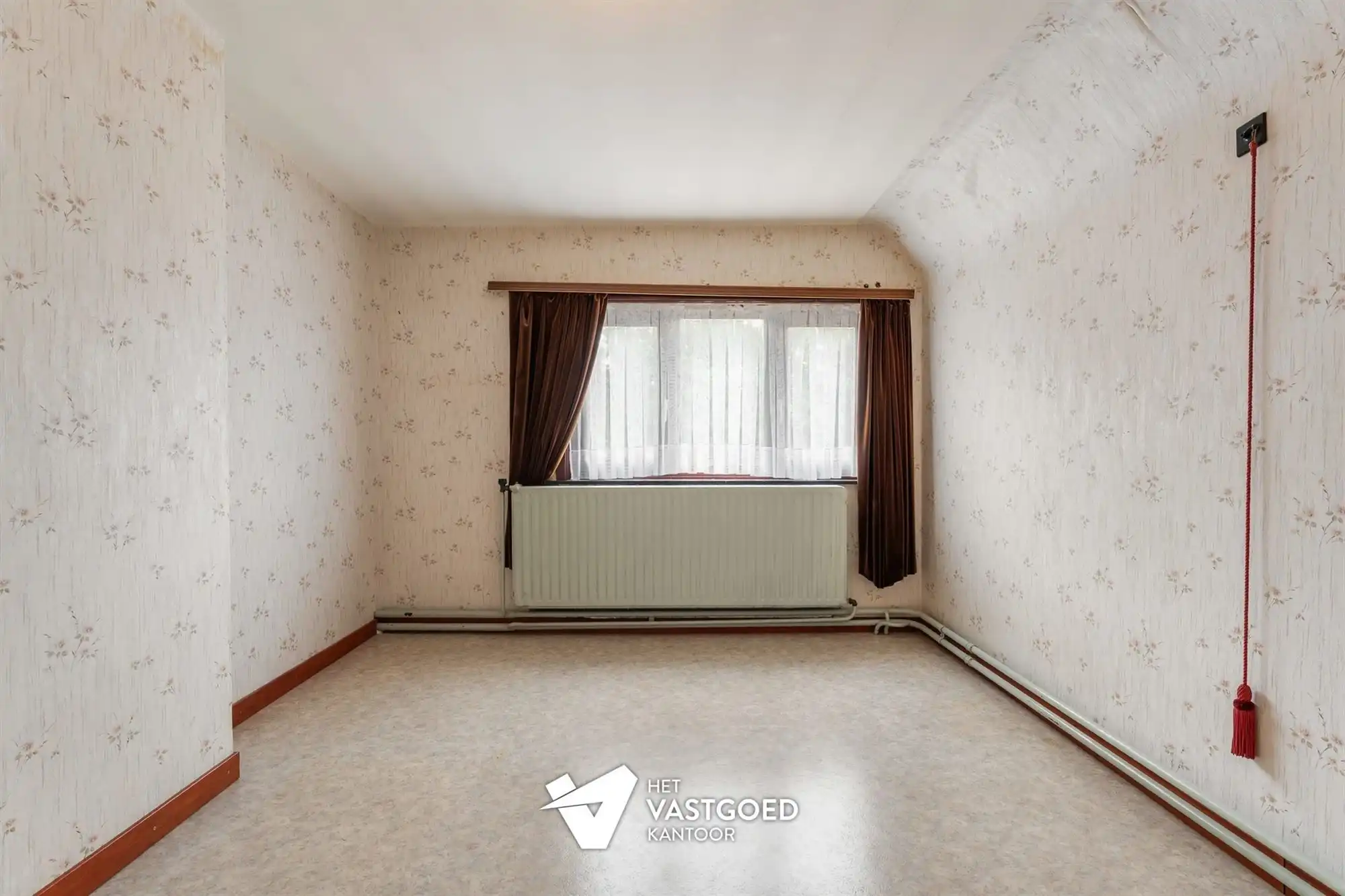OP TE FRISSEN KARAKTERVOLLE WONING UITERST RUSTIG GELEGEN TEN MIDDEN VAN HET GROEN OP EEN PERCEEL VAN 20A16CA TE OOSTHAM foto 18