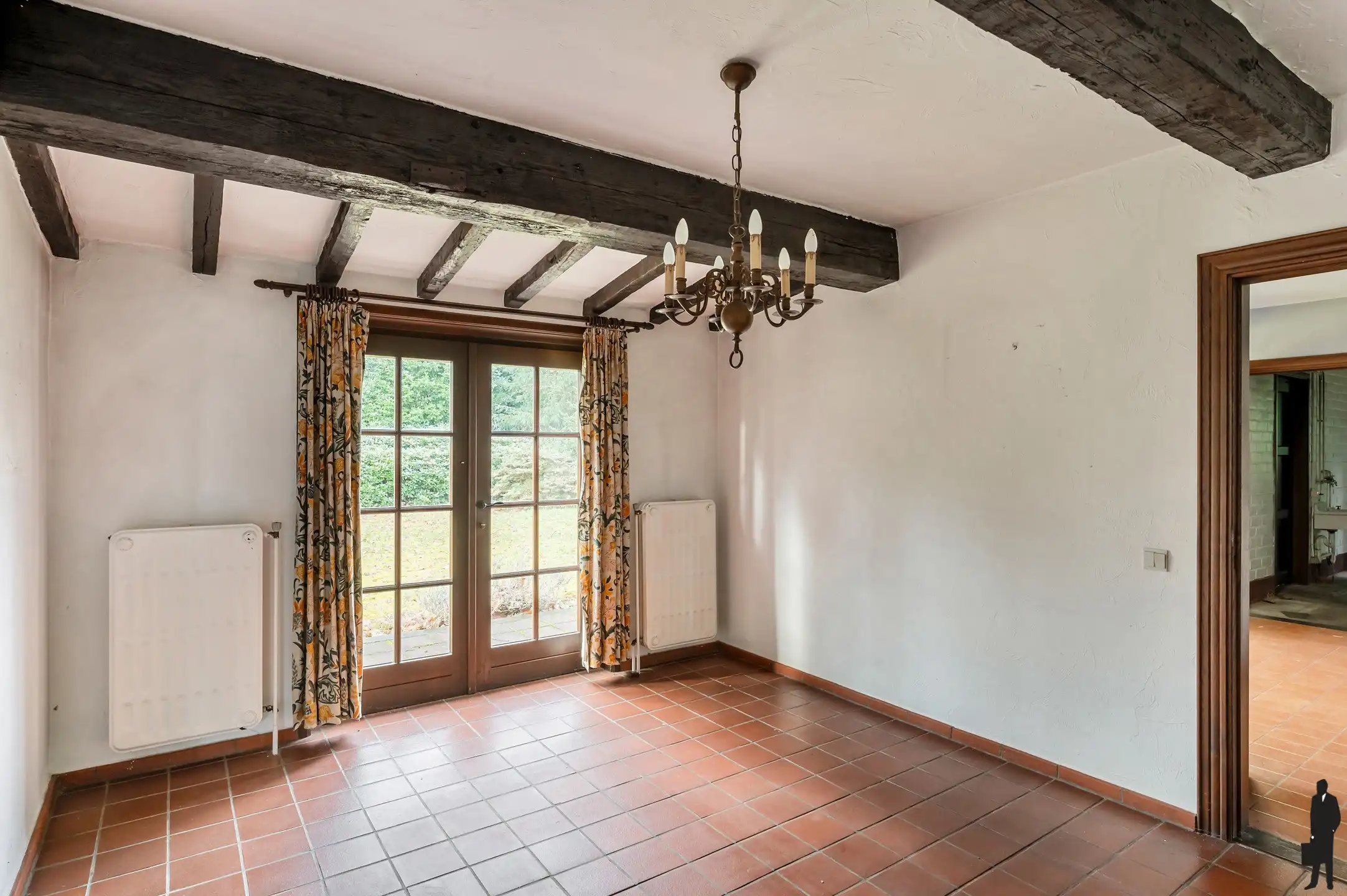 Te renoveren villa, in een bijzonder groene en residentiële omgeving!  foto 8