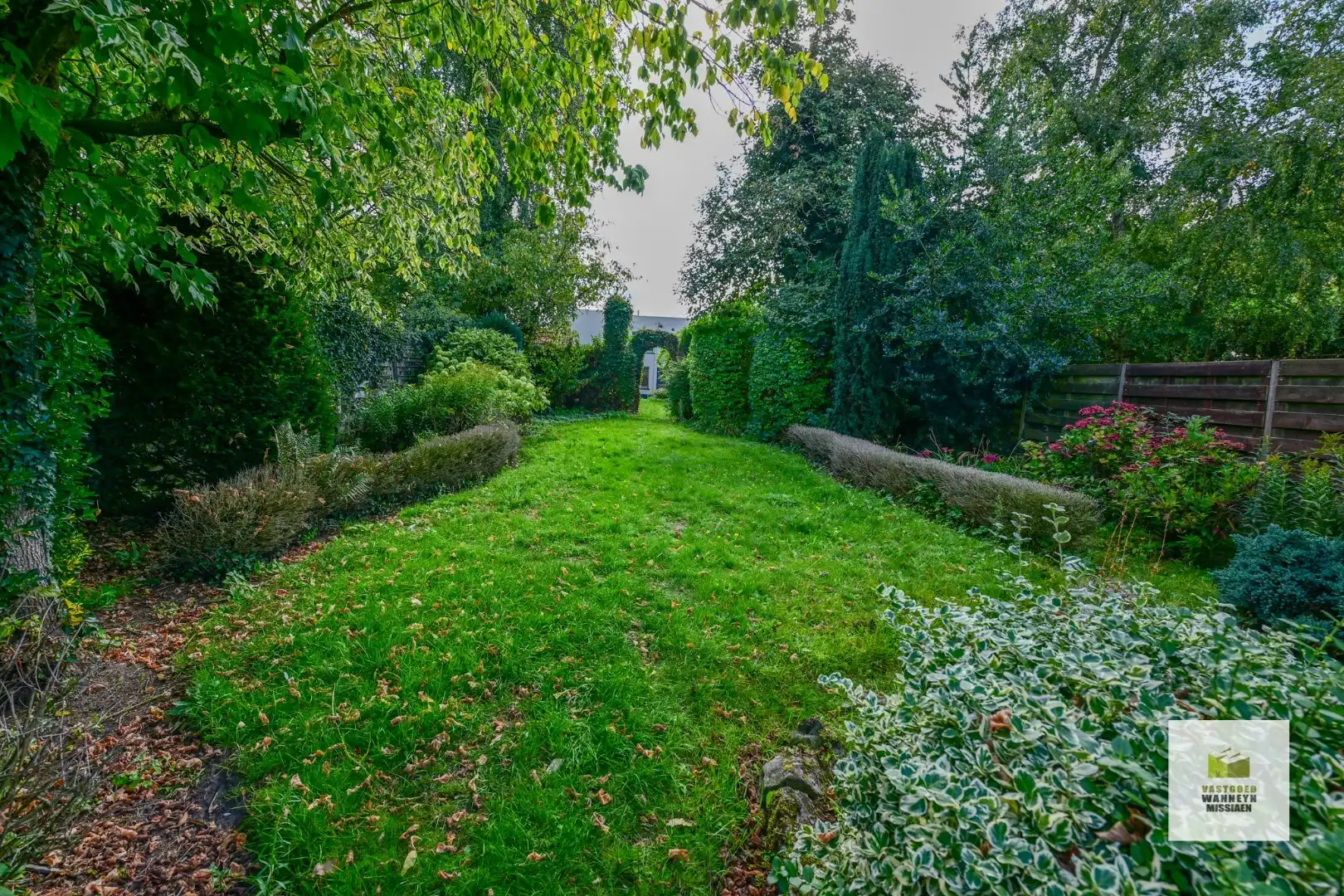 Rustig gelegen grond met af te breken woning foto 18