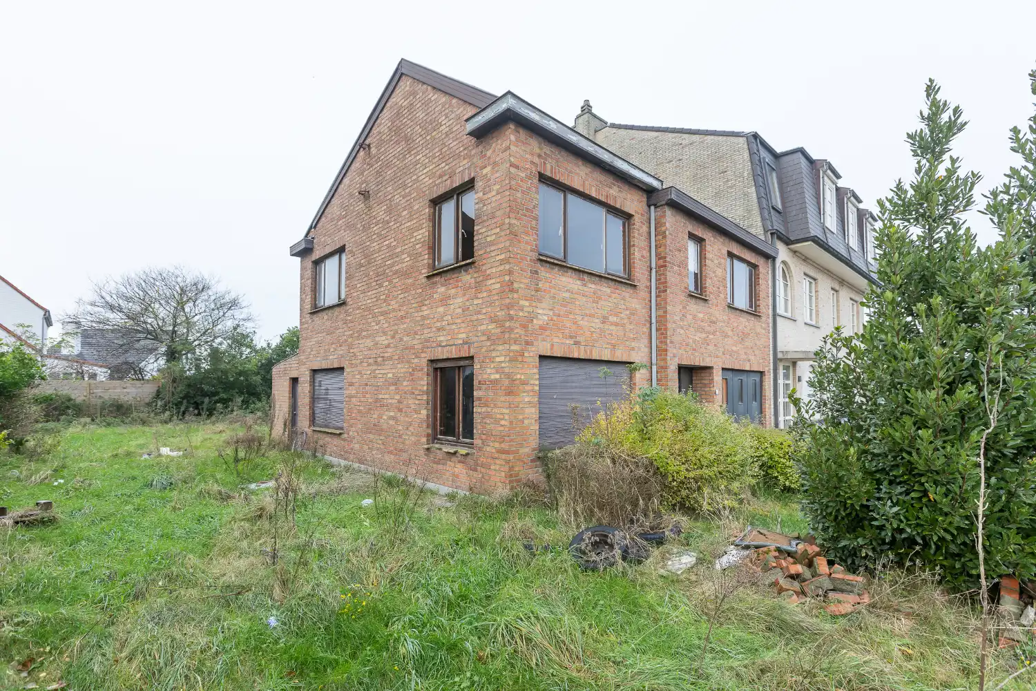 Te renoveren woning op uitstekende locatie foto 4