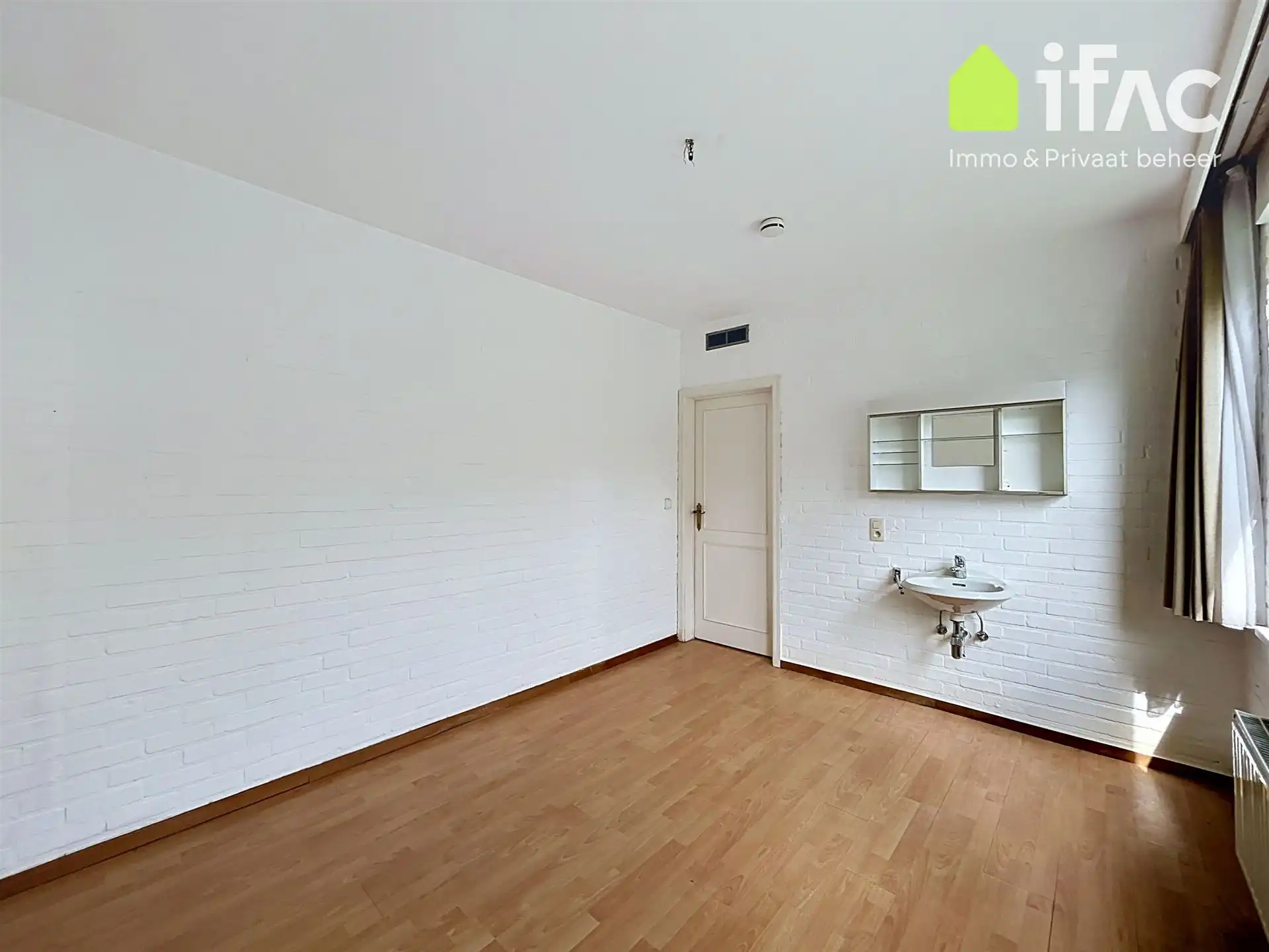 Goed gelegen 3 slaapkamer villa - vlakbij Park en centrum  foto 18