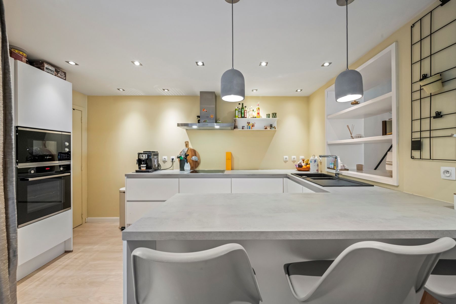 Smaakvol gerenoveerde woning in het hart van Assebroek foto 5