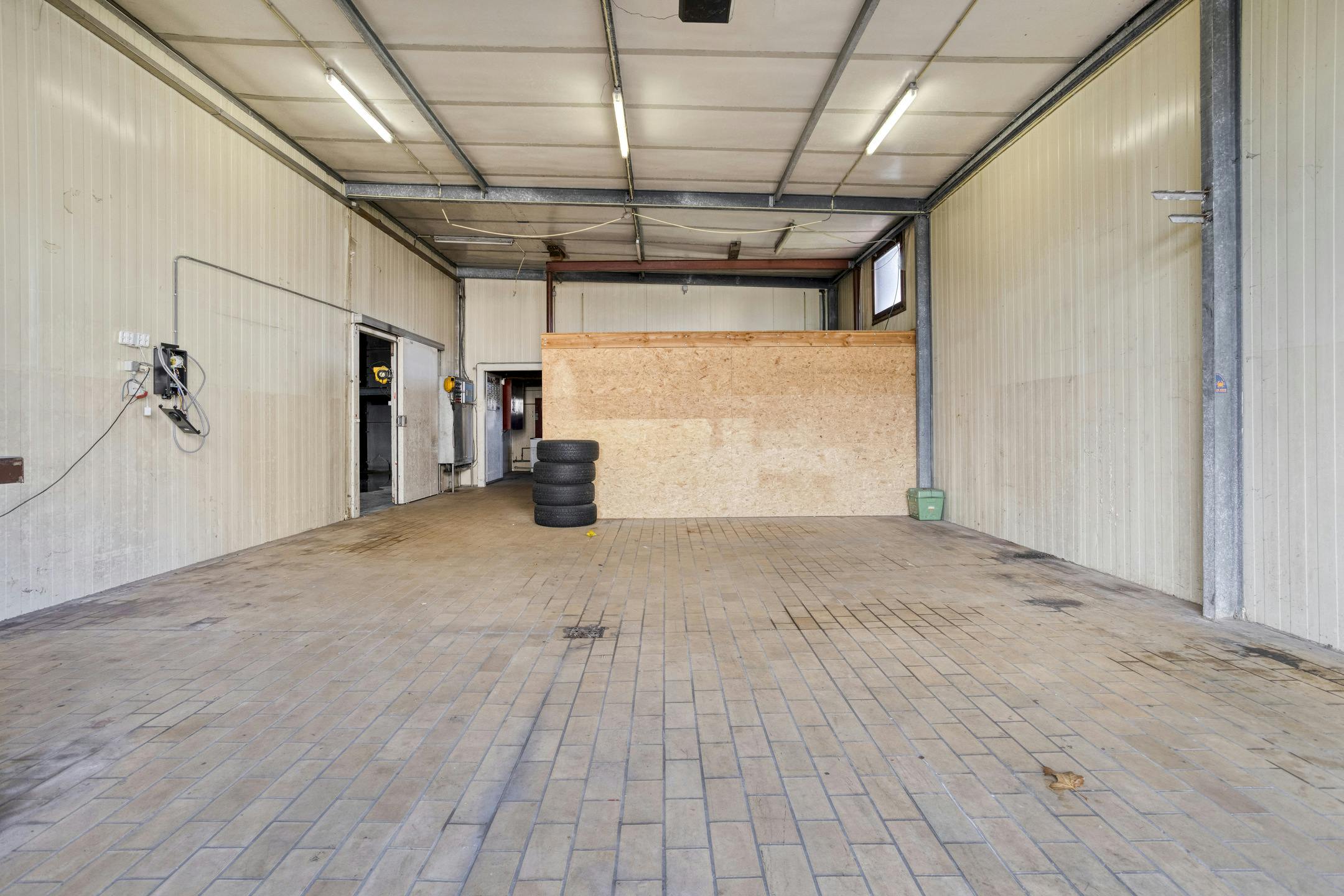 Ruime woning met loods op 2.127m² te Lo-Reninge. foto 31