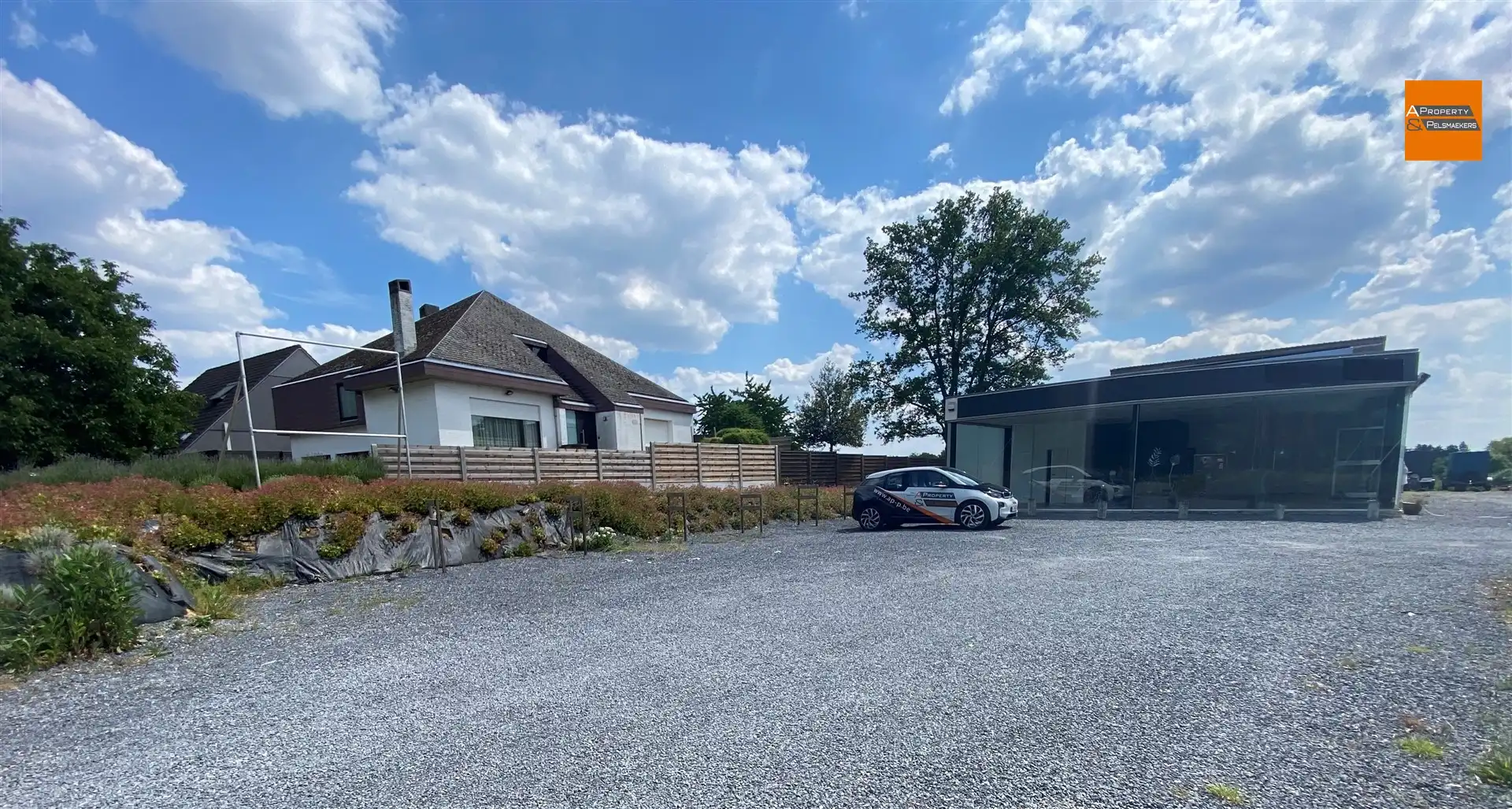 Winkelruimte foto {{pictureIndex}}