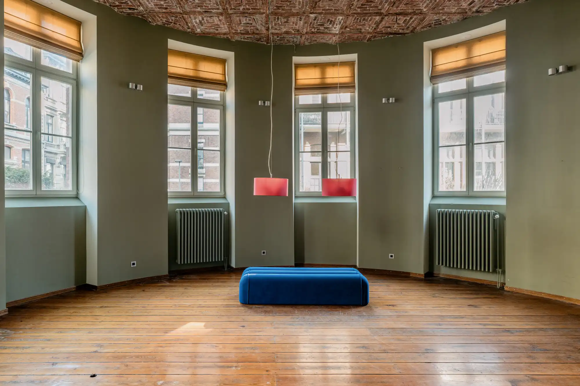 Doornroosje en Zillion in één sprookje: er was eens een appartement met een vijver in een kasteel. foto 2