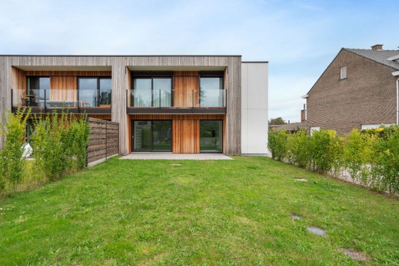 Dit appartement is gelegen langsheen de Langerbrugsestraat te Evergem. foto {{pictureIndex}}