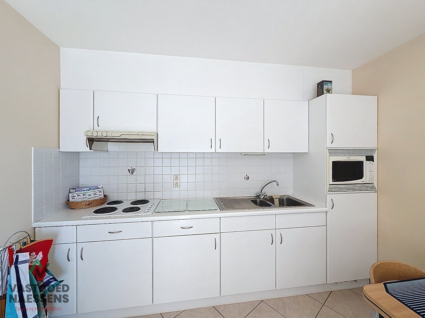 GEMEUBELDE STUDIO MET ZIJDELINGS ZEEZICHT foto 6