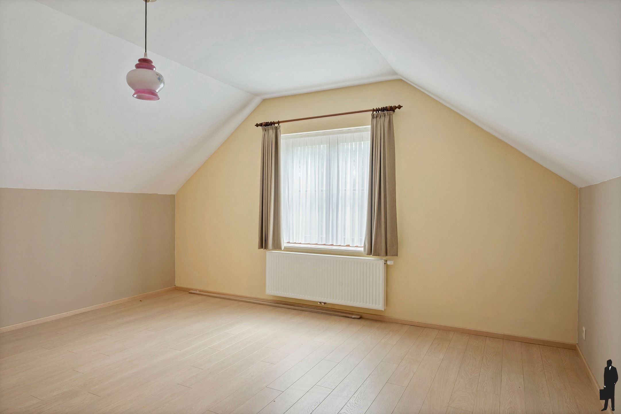 Op zéér gegeerde locatie gelegen villa op een perceel van ca. 982 m²! foto 16