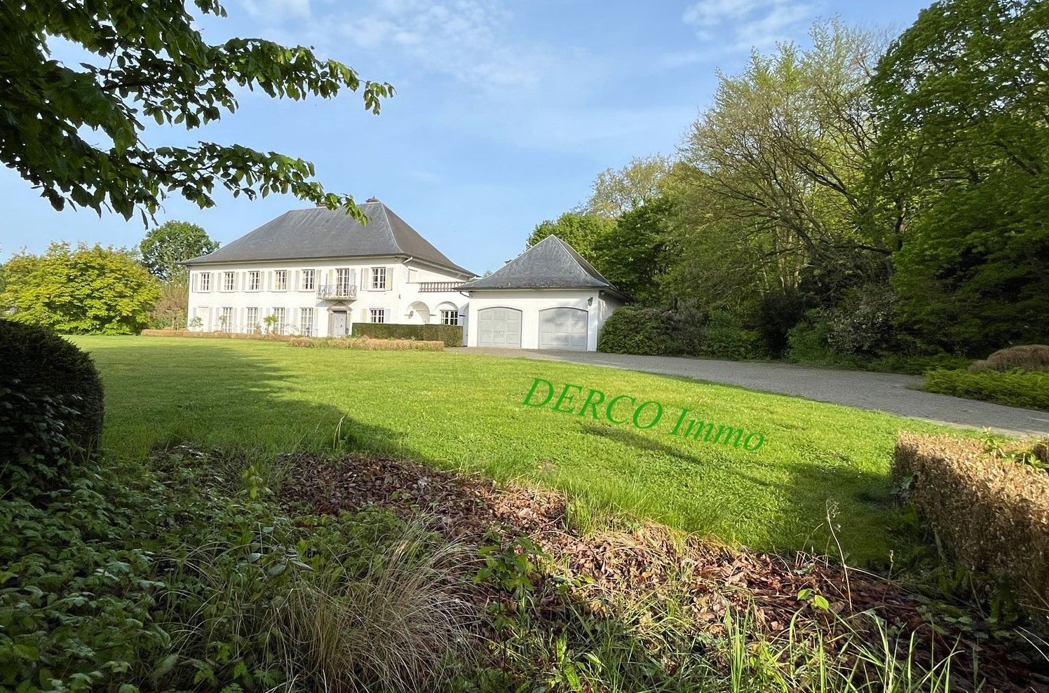 luxe villa op prachtig terrein van 1,40 hectare (79 m breed) foto {{pictureIndex}}