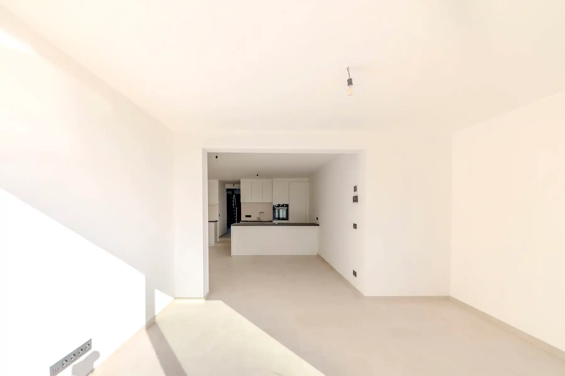 Gerenoveerde woning met 3 slpks, tuin en garage foto 7
