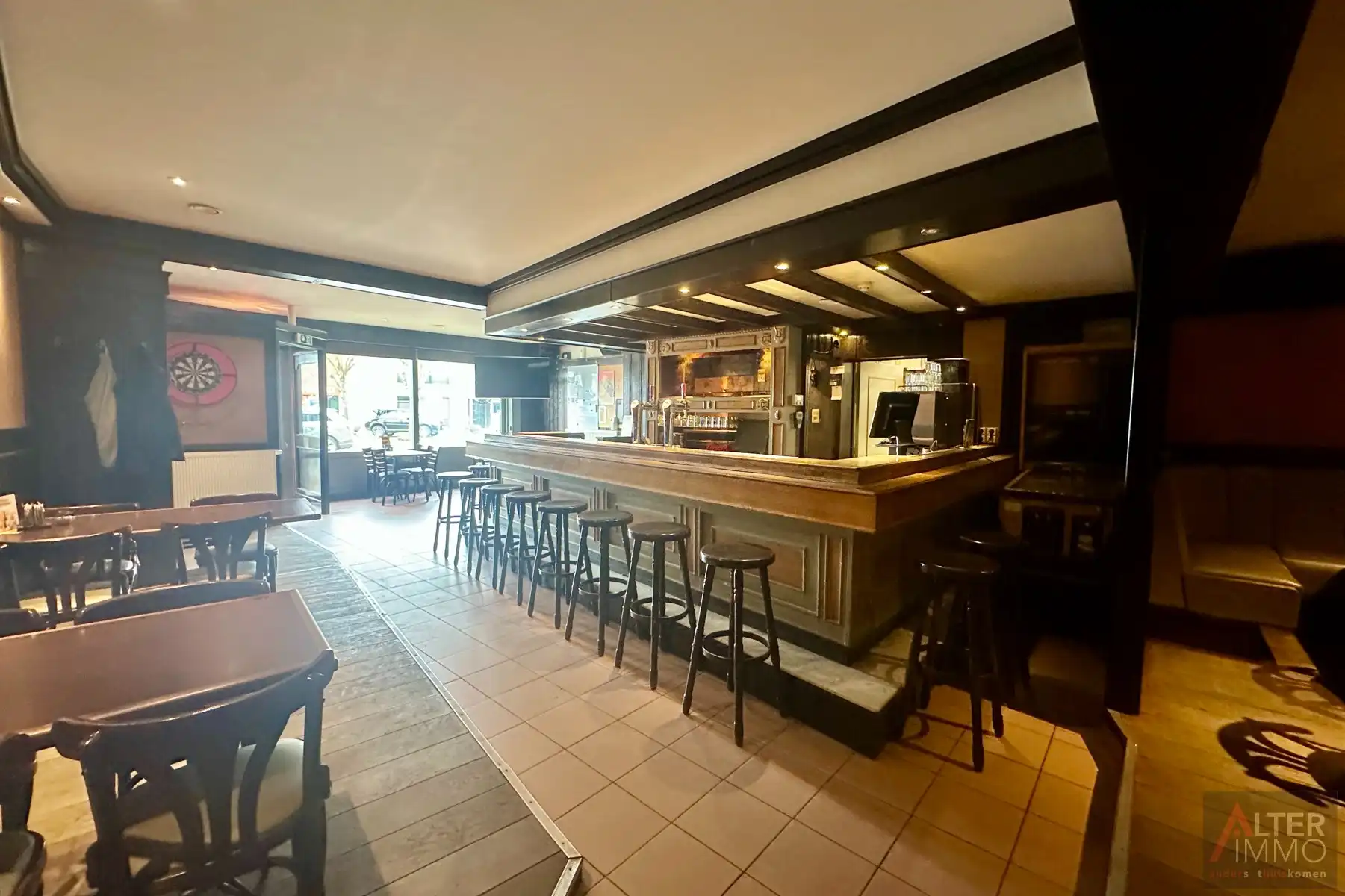 Gekend en centraal gelegen dorpscafé voor onmiddellijke opstart! foto 3