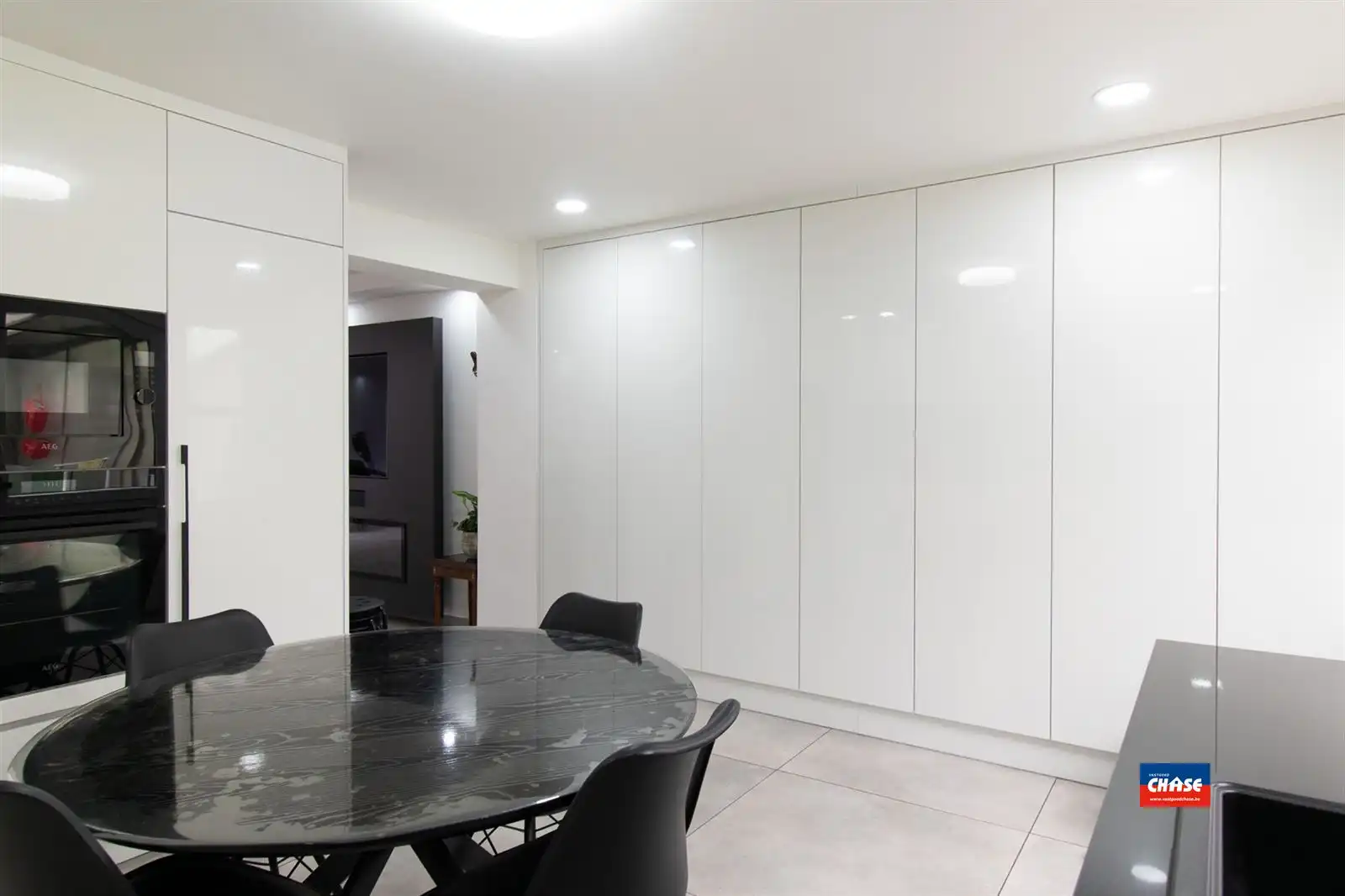 Gerenoveerde rijwoning met 4/5 slaapkamers en grote tuin foto 7