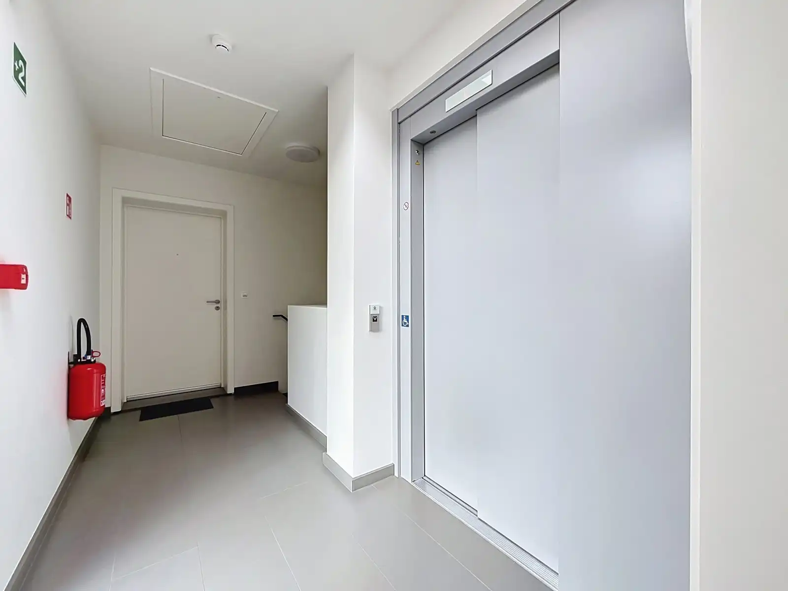 Instapklaar energiezuinig app. met 2 slpks en parkeerplaats foto 15