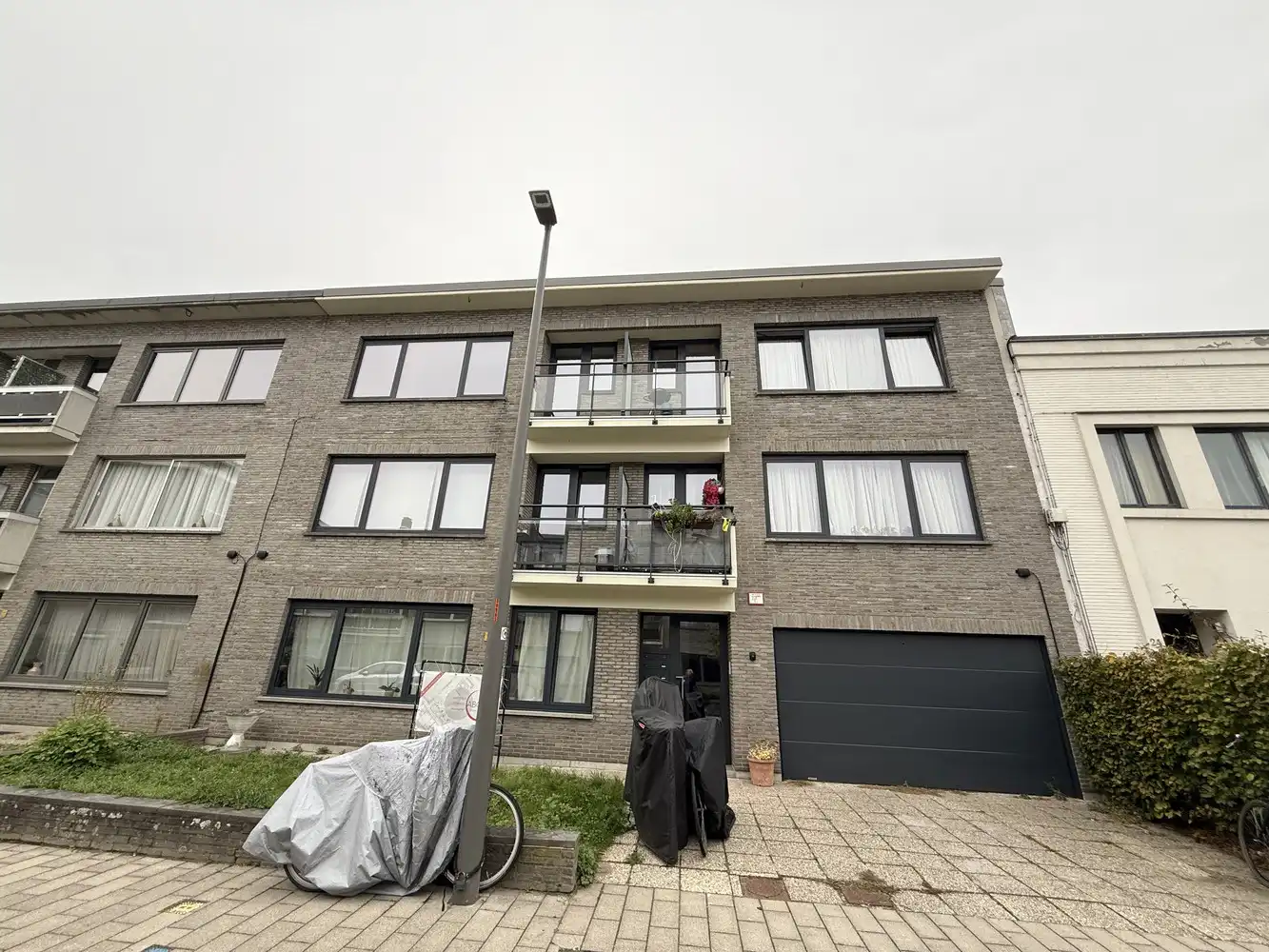 Instapklaar en volledig vernieuwd: uw nieuwe thuis in Berchem foto 16