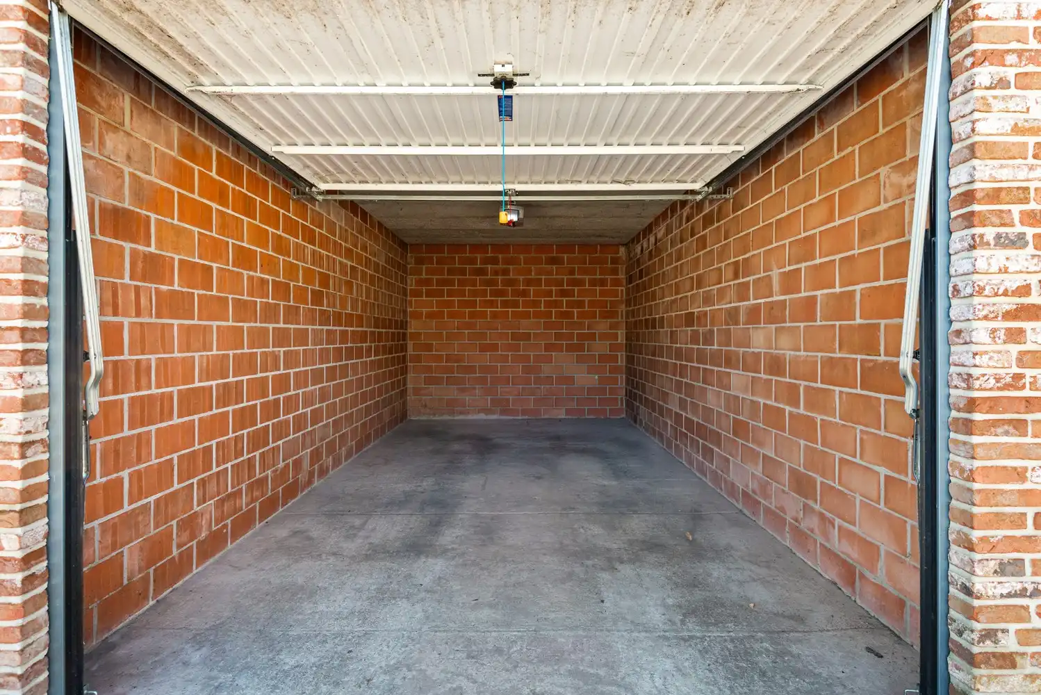 2-slaapkamer appartement met zonnige tuin en garagebox te Wijnegem foto 15