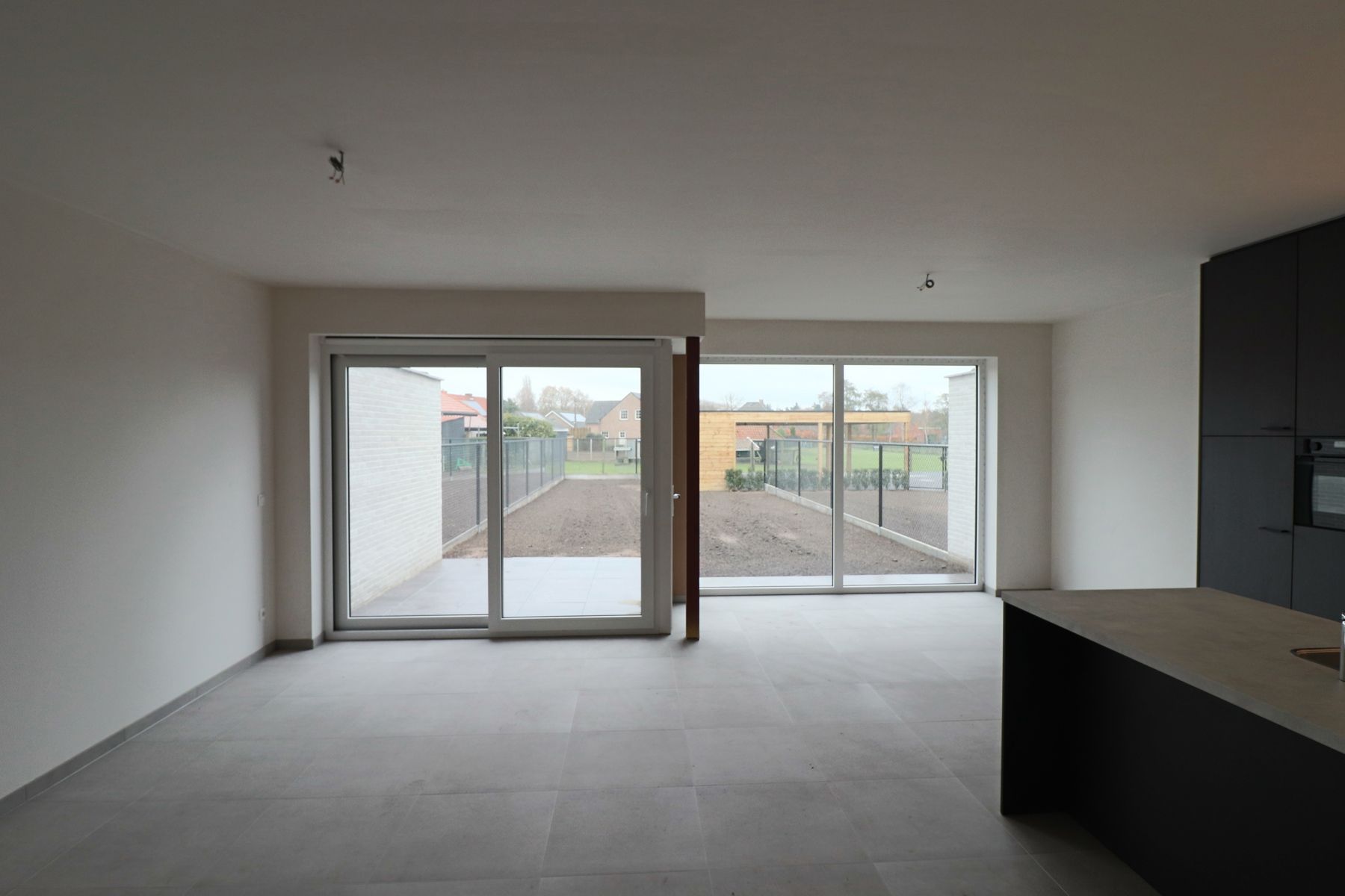 Woning met 4 slaapkamers en fietsenberging/carport op perceel van ca 327m² foto 5