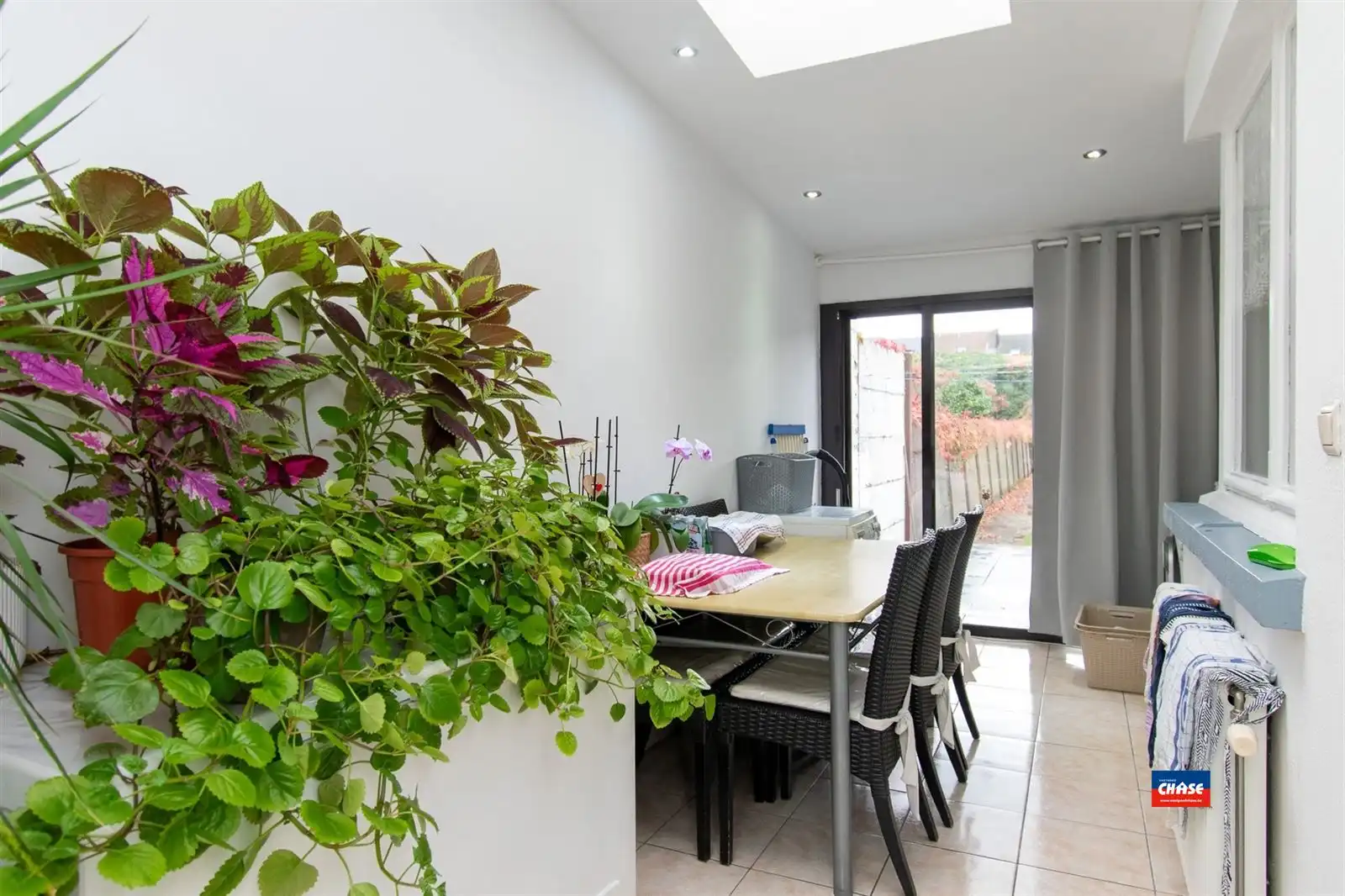Instapklare rijwoning met vier slaapkamers en twee badkamers foto 13