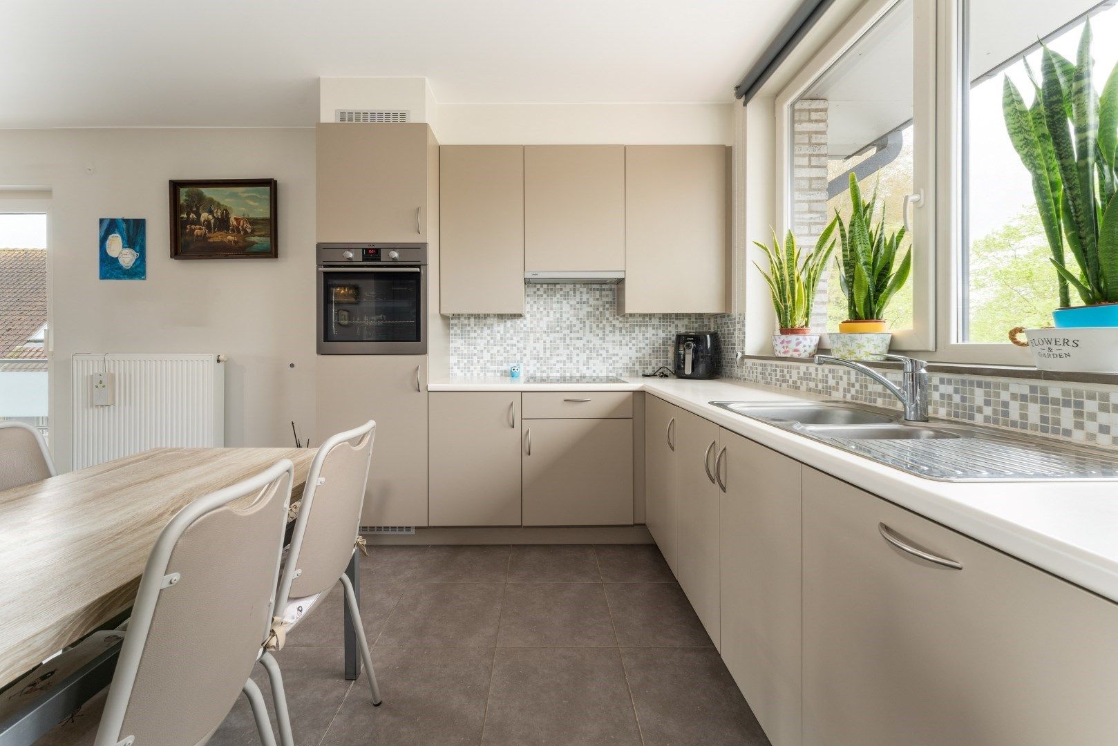 Recent 2-slaapkamer appartement (99m²) met ruim terras te Leke!  foto 9