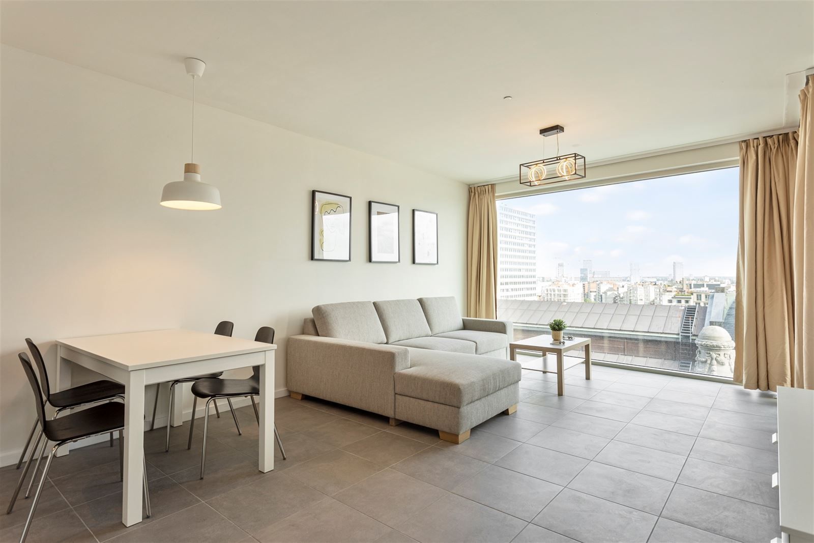 Gemeubeld 1 slaapkamer appartement op toplocatie in de nieuwe Antwerp Tower! foto 2