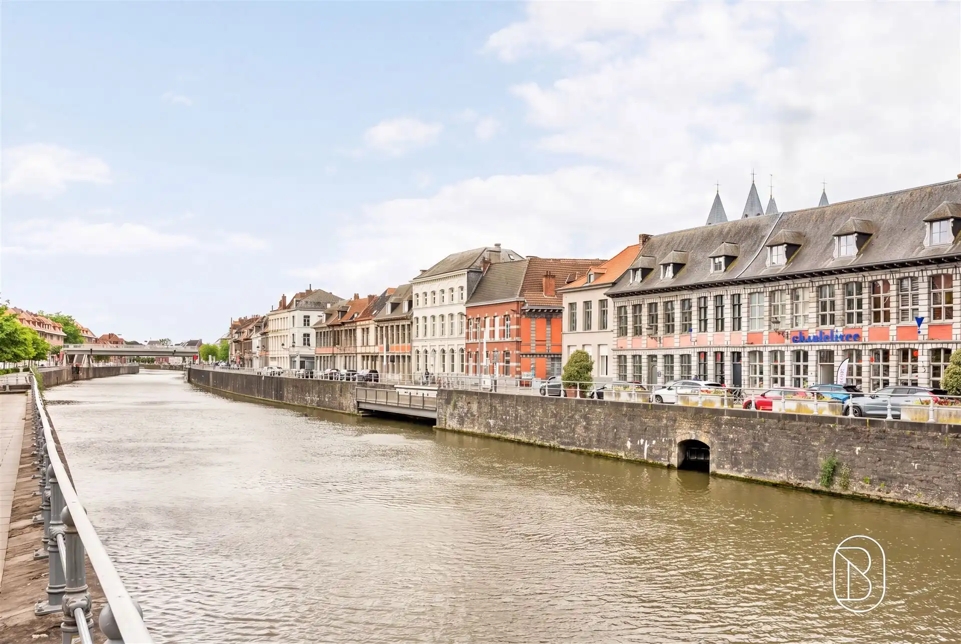 Topgelegen commerciele eigendom + woonst foto 3