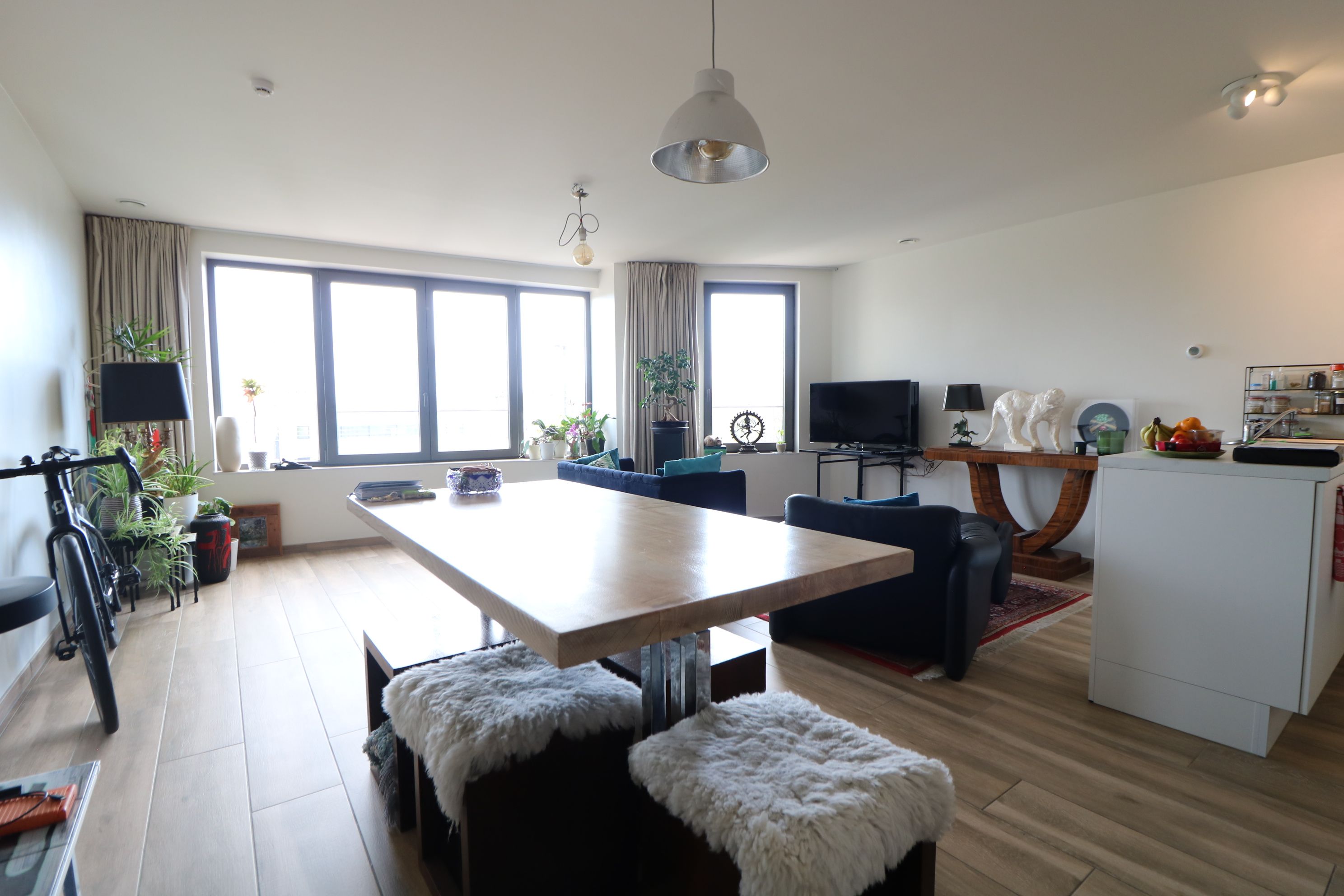 Recent (2020), instapklaar 2-slaapkamerappartement in een aangename buurt.  foto {{pictureIndex}}