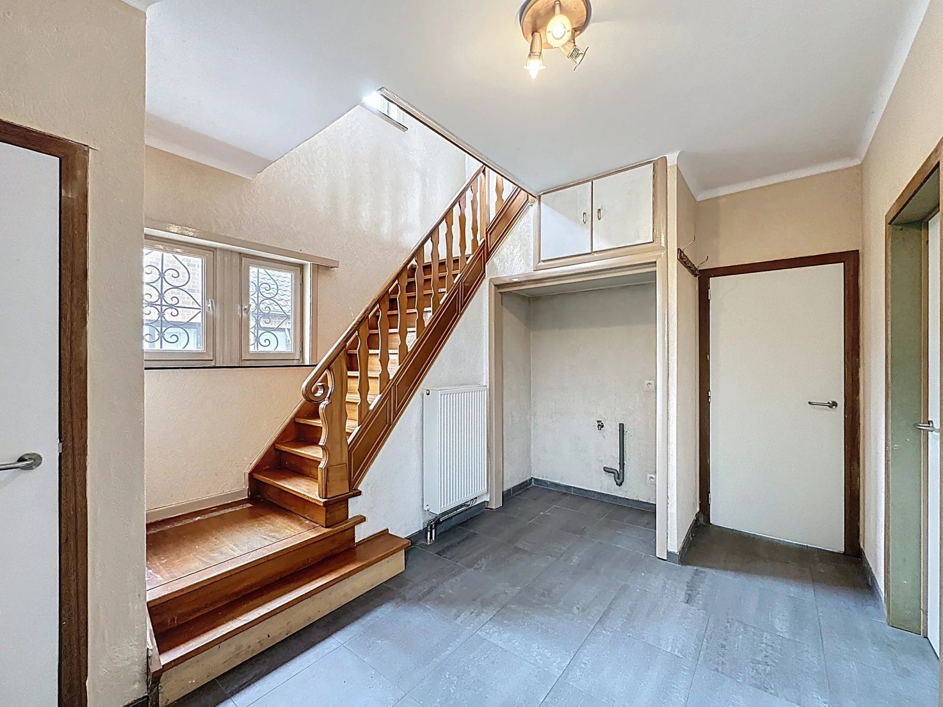 Op te knappen woning met 3, mog. 5 slaapkamers op groot perceel van +/- 10 are. foto 4