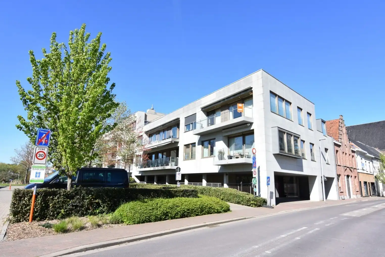 Luxe hoekappartement aan stadspark foto {{pictureIndex}}