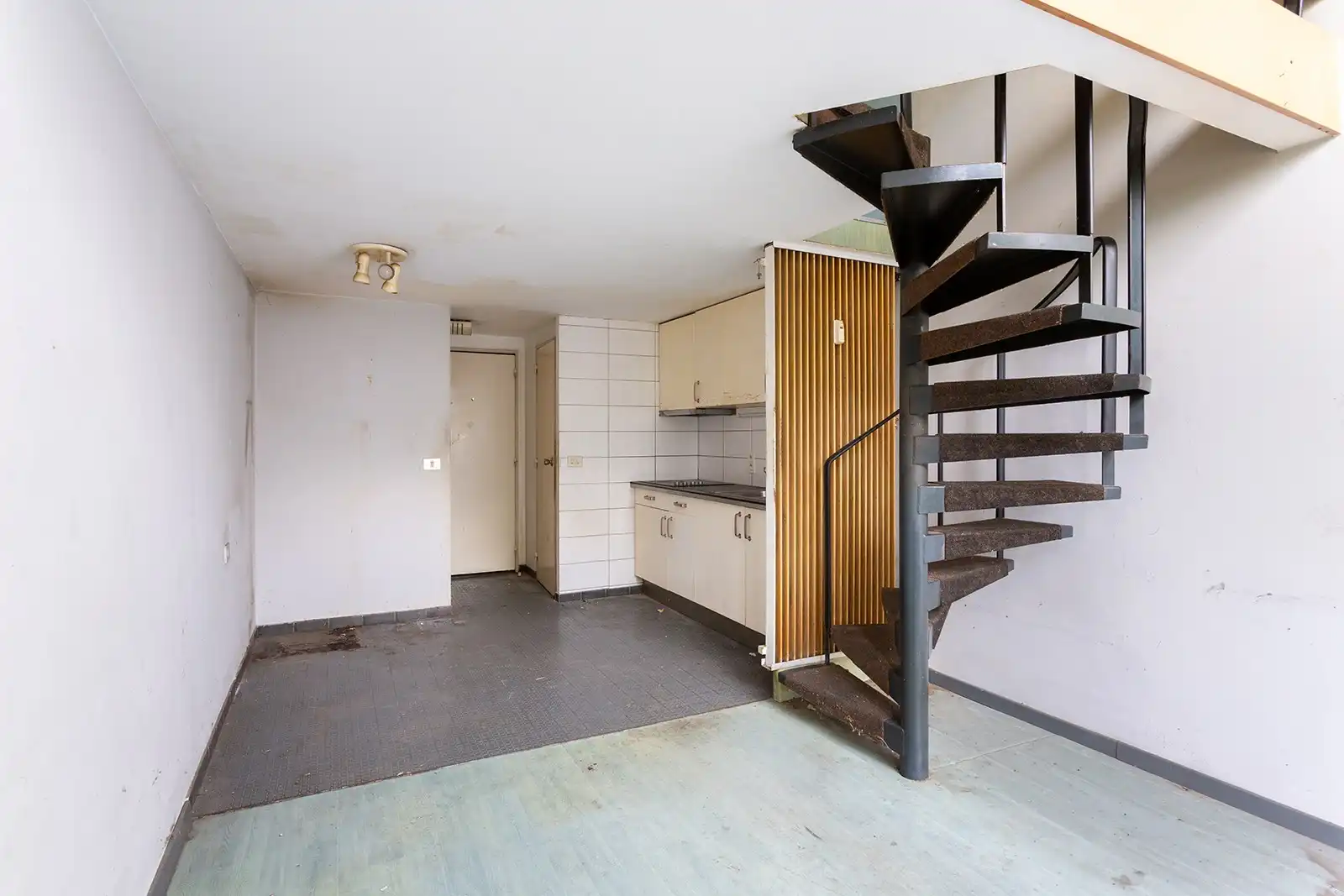 Geef deze duplexstudio een nieuw verhaal foto 3