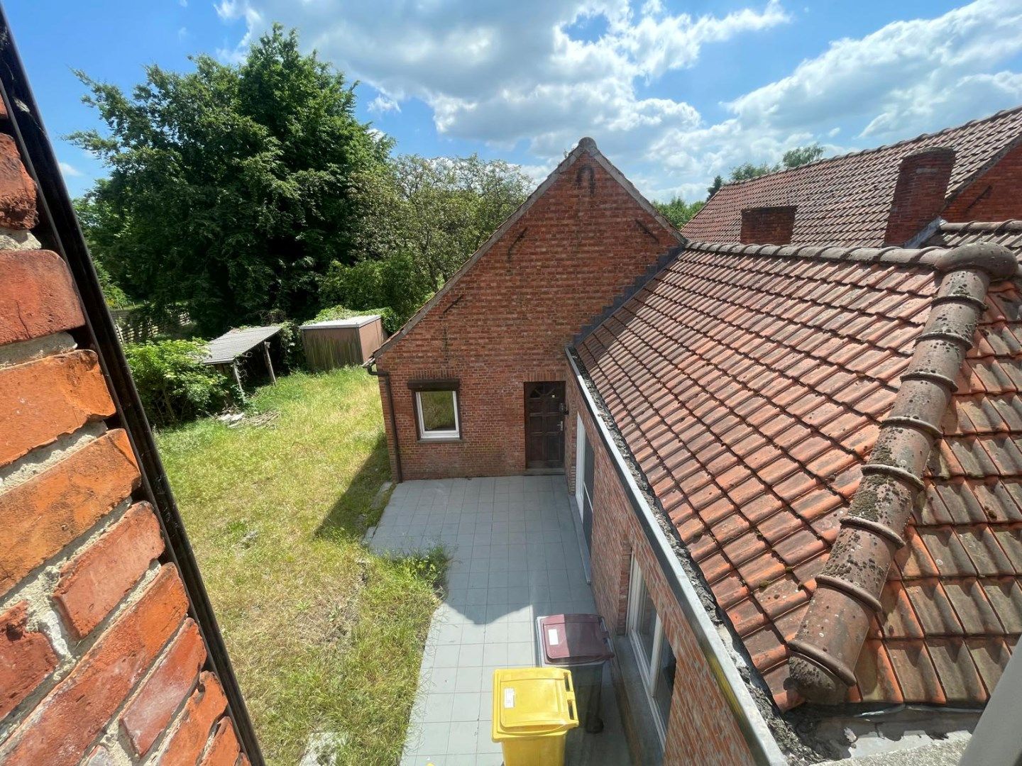 Appartementsgebouw met aanpalende schuur foto 14