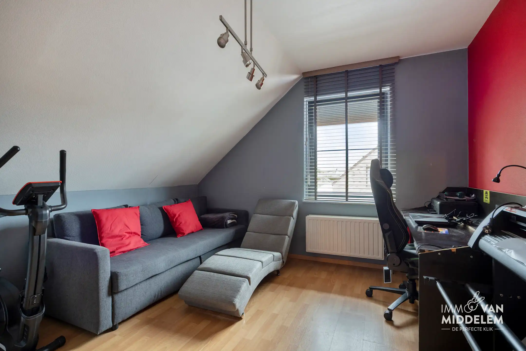 INSTAPKLARE WONING MET 3 KAMERS, ZWEMBAD, GARAGE EN TUIN foto 16