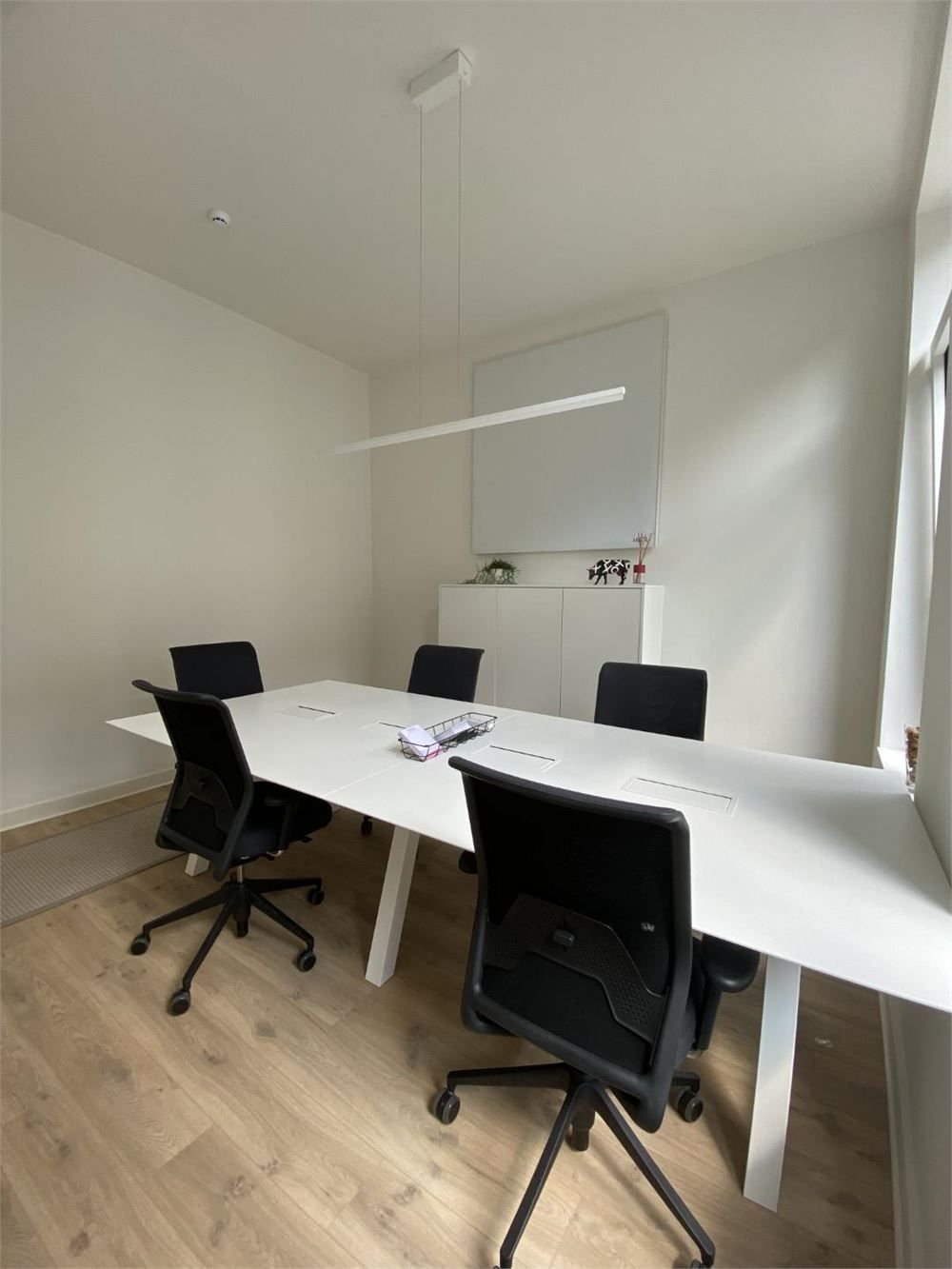 HIPPE INSTAPKLARE KANTOREN IN GERENOVEERDE HERENWONING foto 18