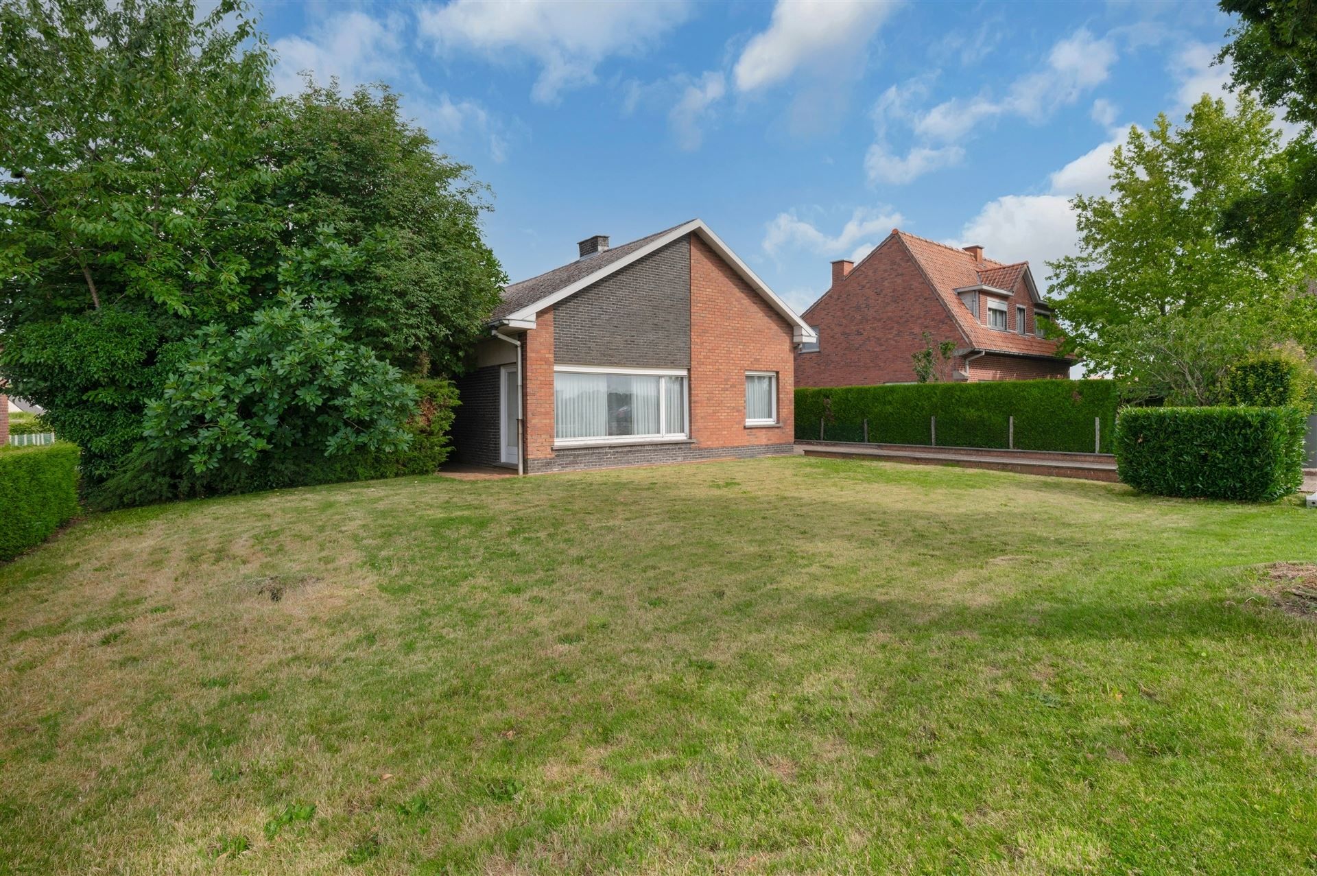 Hoofdfoto van de publicatie: Te renoveren bungalow met tuin in landelijke omgeving