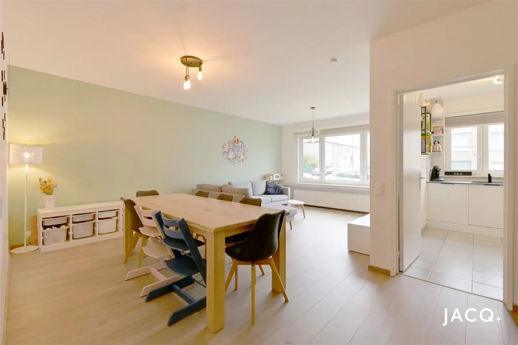Sfeervol gelijkvloers appartement met zonnige tuin foto 4