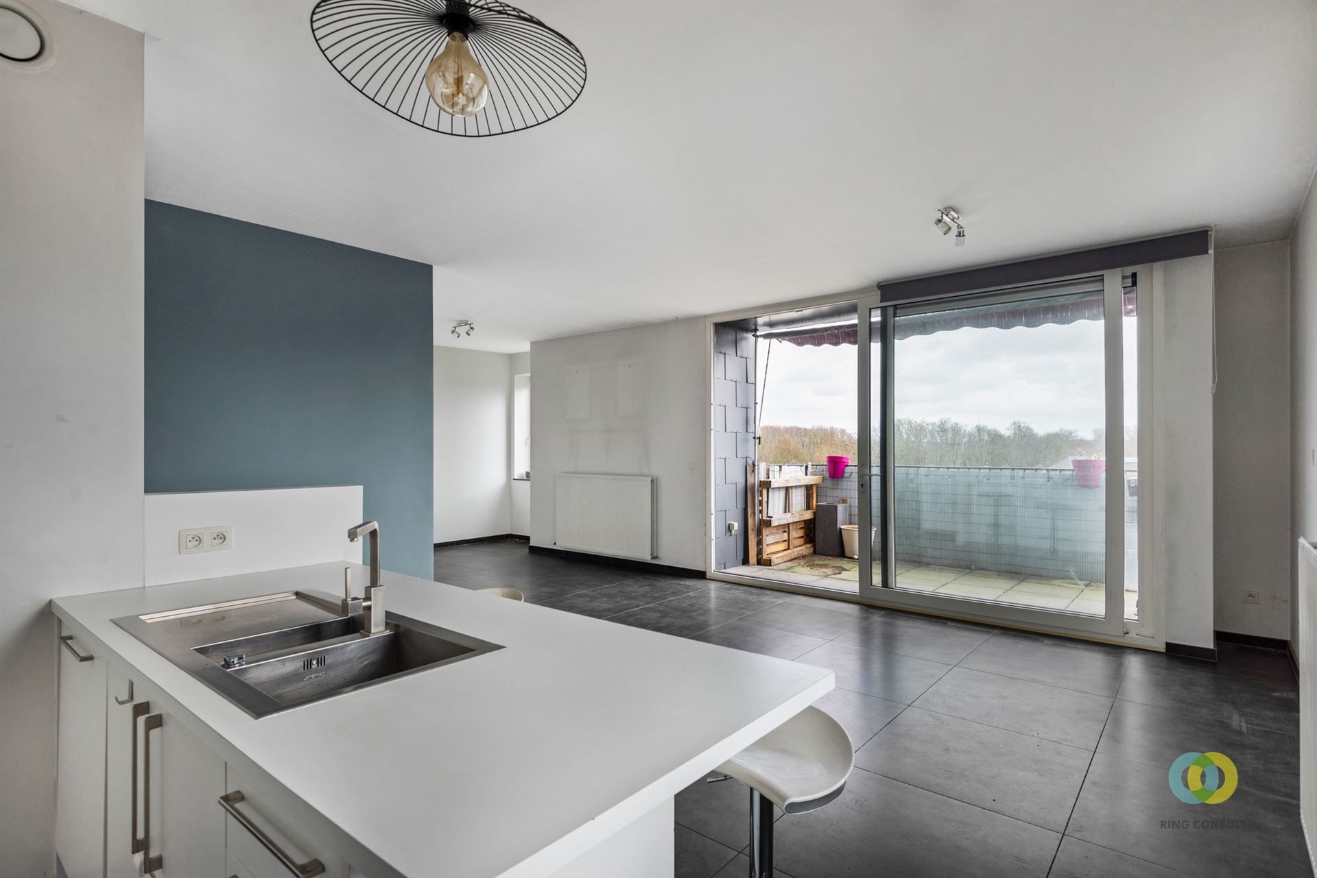 appartement met twee slaapkamers en een terras foto 3