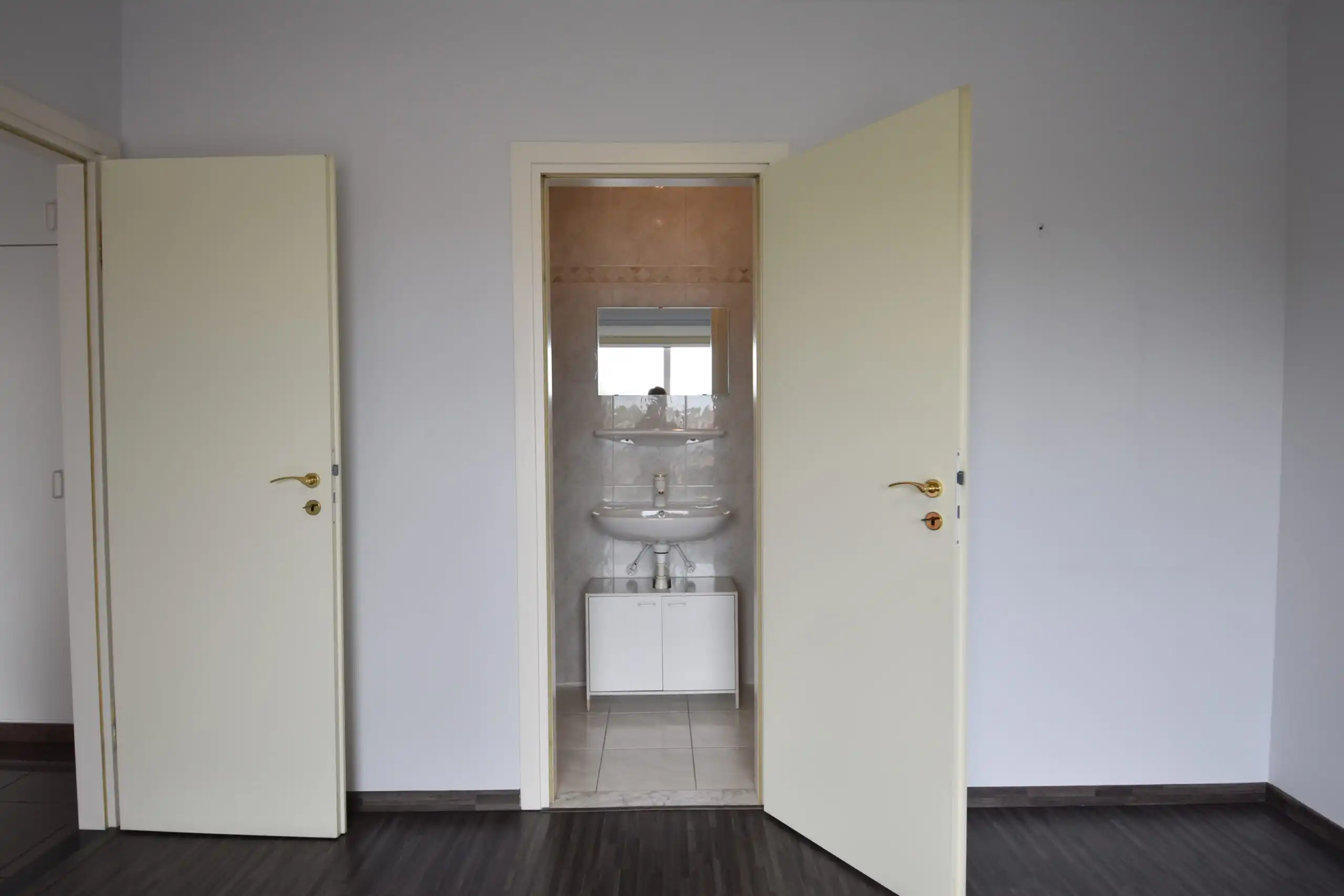 Ruim, lichtrijk en instapklaar appartement met 3 slaapkamers, terras én uitgebreide parkeermogelijkheden foto 6