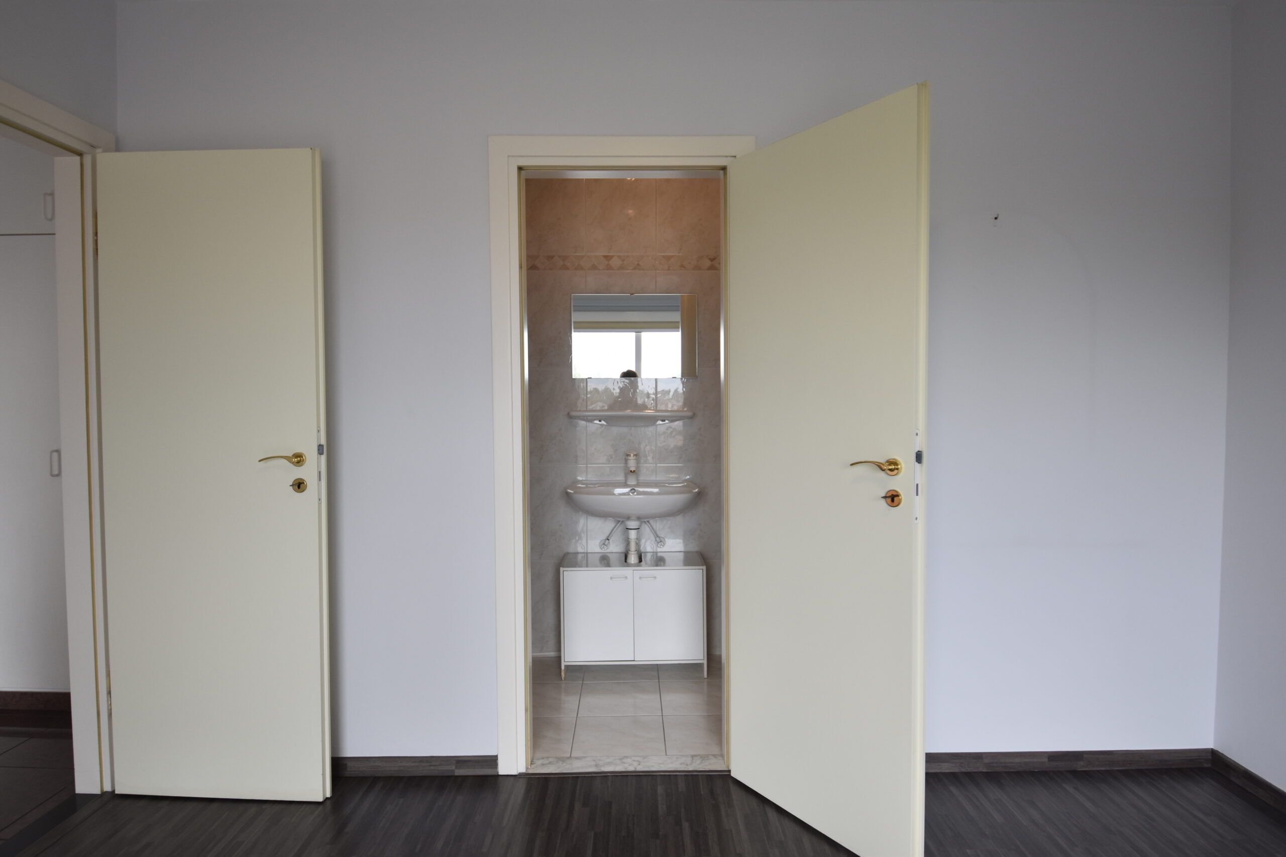Stijlvol en ruim appartement met 3 slaapkamers en zonnig terras. foto 20