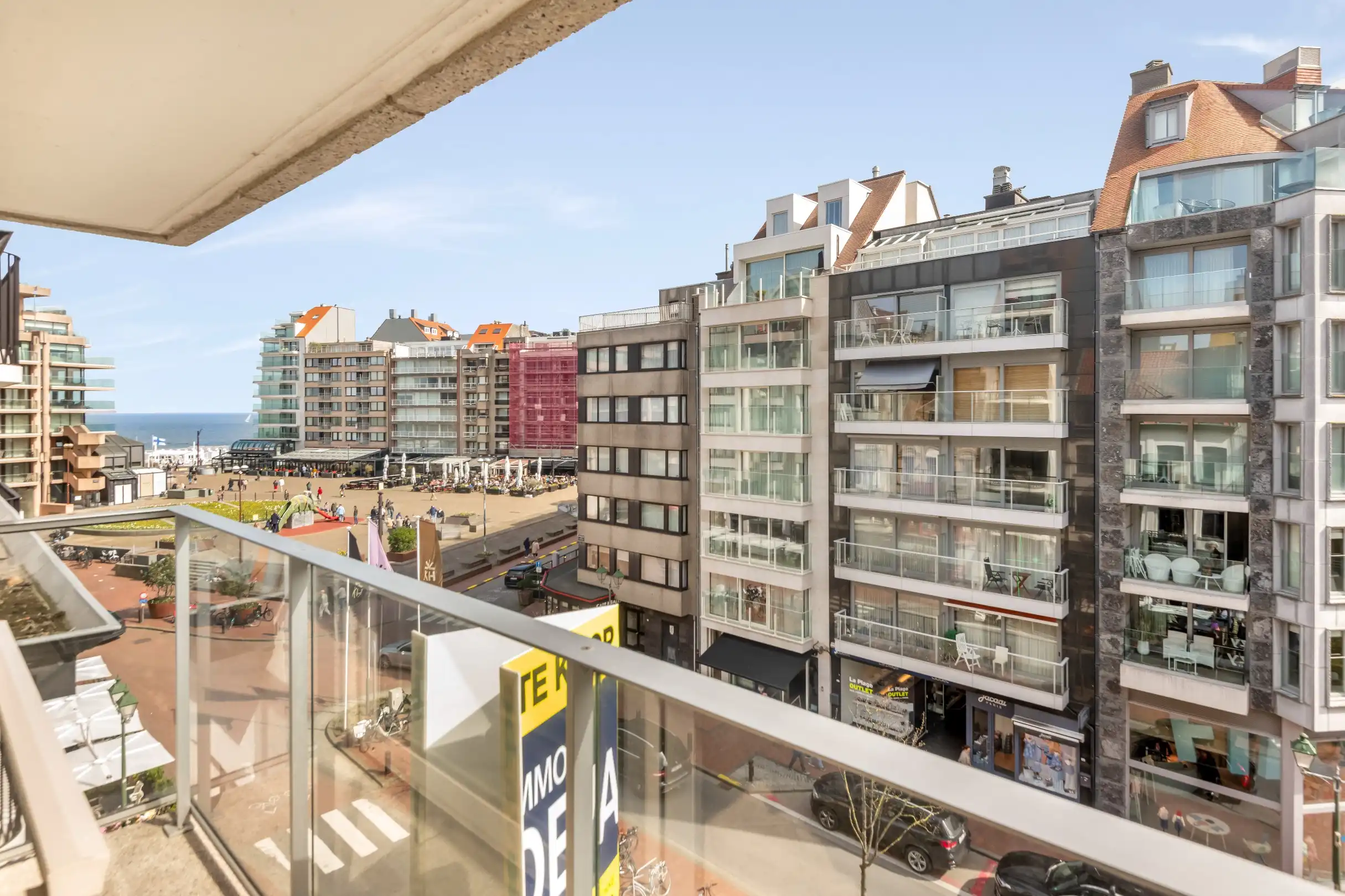 Centraal gelegen appartement met zijdelings zeezicht en zicht op het Van Bunnenplein foto 2